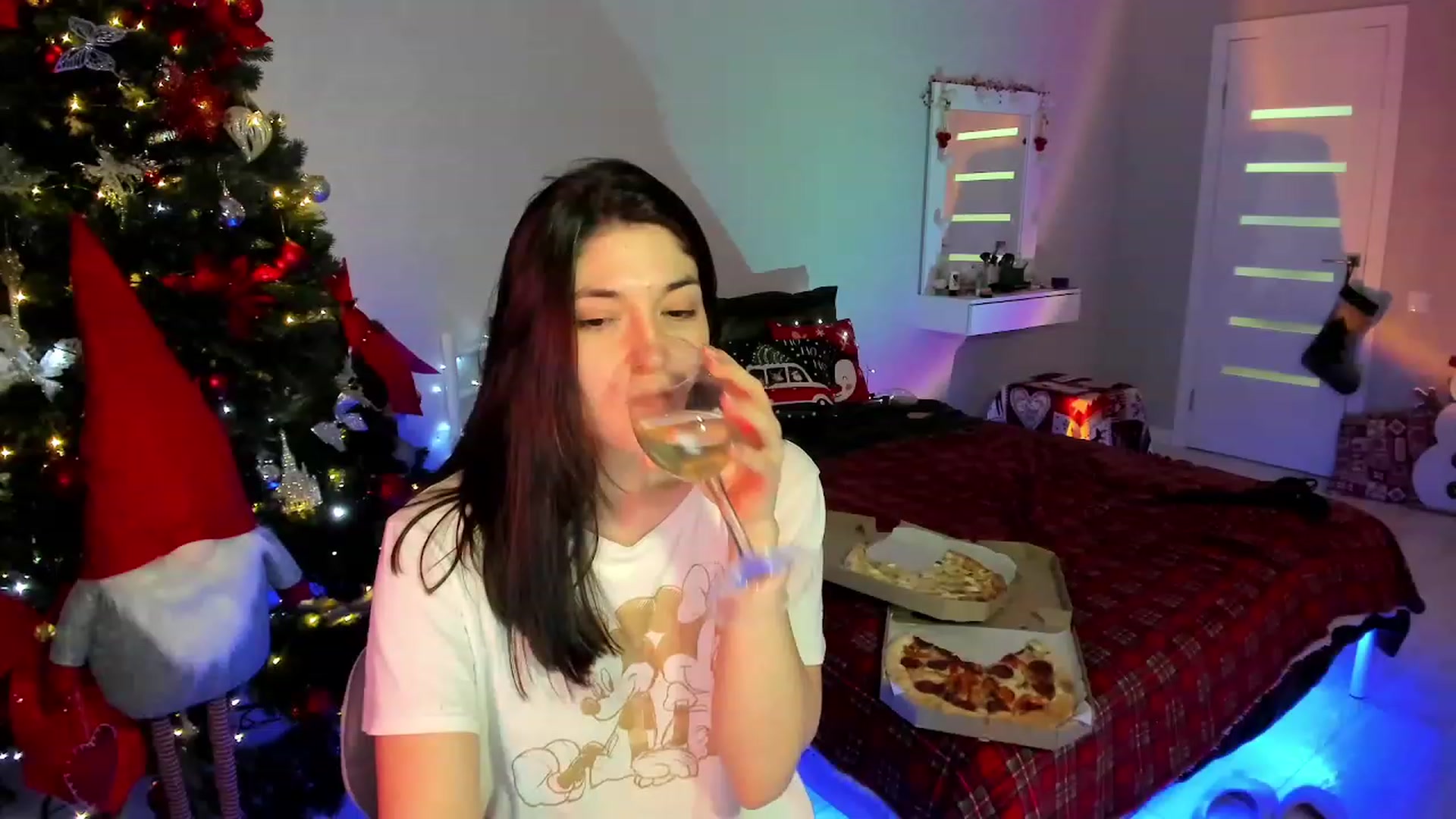 Gallery image thumbnail from Emmy___'s myfreecams stream on, 12/09/2022, 17:19 image 9 of 20