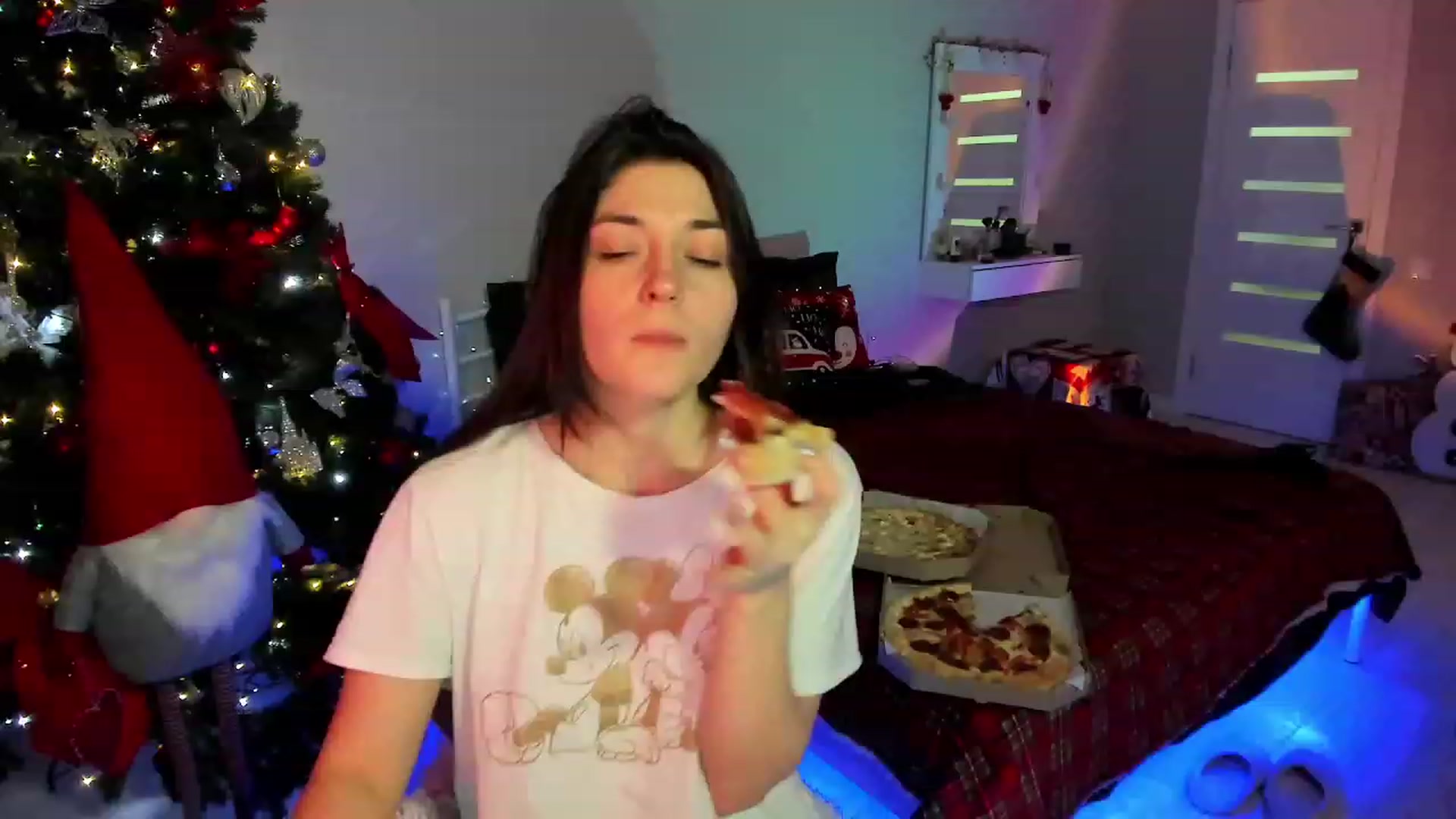 Gallery image thumbnail from Emmy___'s myfreecams stream on, 12/09/2022, 17:19 image 1 of 20