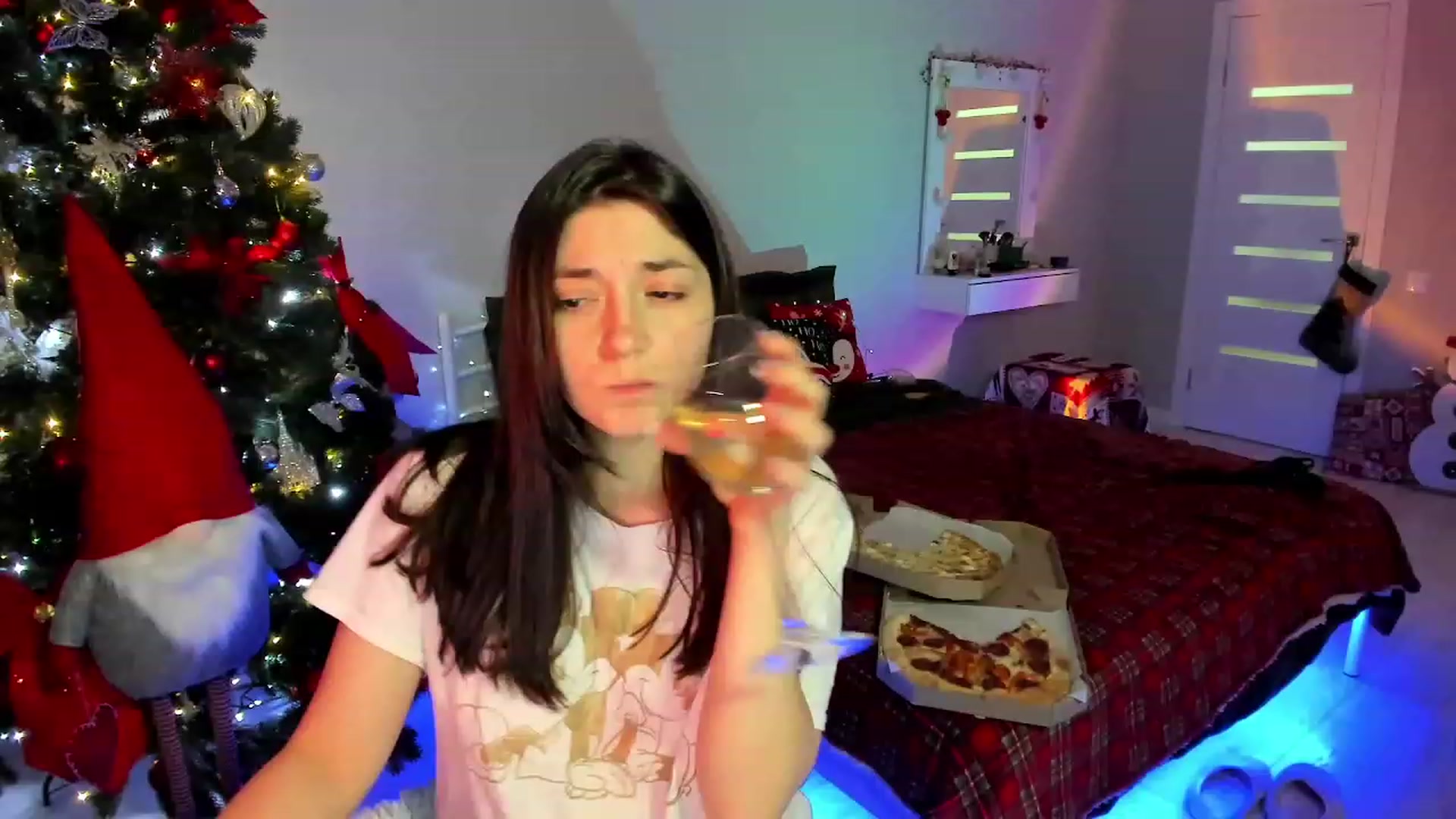 Gallery image thumbnail from Emmy___'s myfreecams stream on, 12/09/2022, 17:19 image 7 of 20