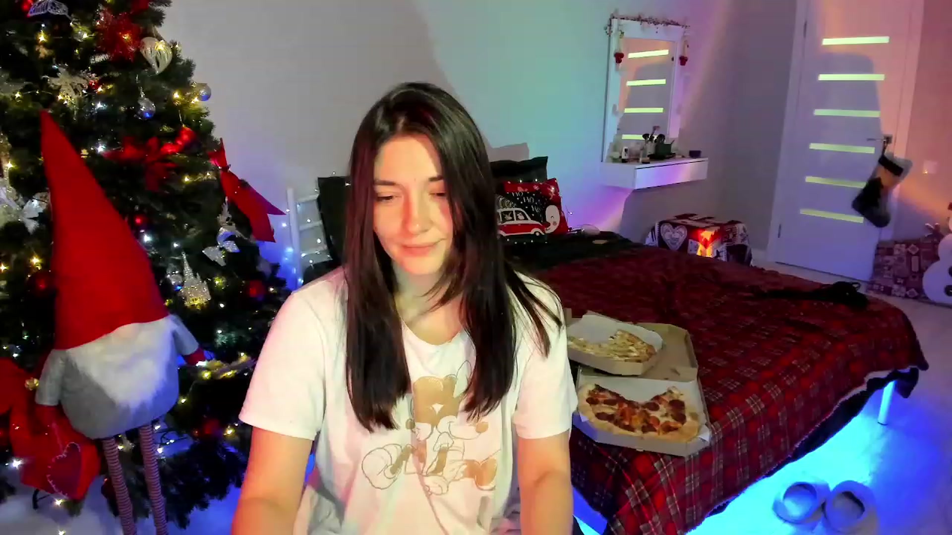 Gallery image thumbnail from Emmy___'s myfreecams stream on, 12/09/2022, 17:19 image 19 of 20