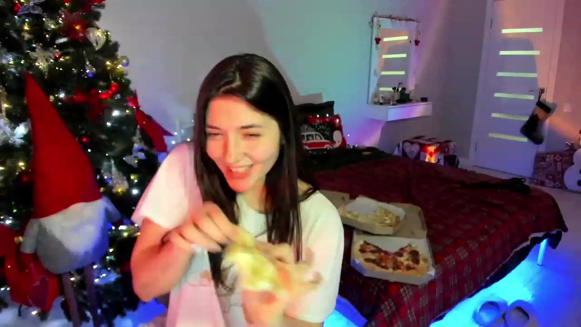 Gallery image thumbnail from Emmy___'s myfreecams stream on, 12/09/2022, 17:19 image 5 of 20