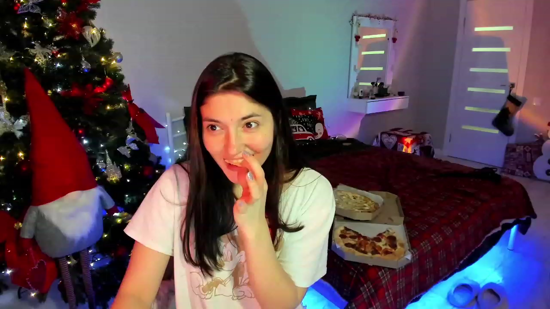 Gallery image thumbnail from Emmy___'s myfreecams stream on, 12/09/2022, 17:19 image 4 of 20