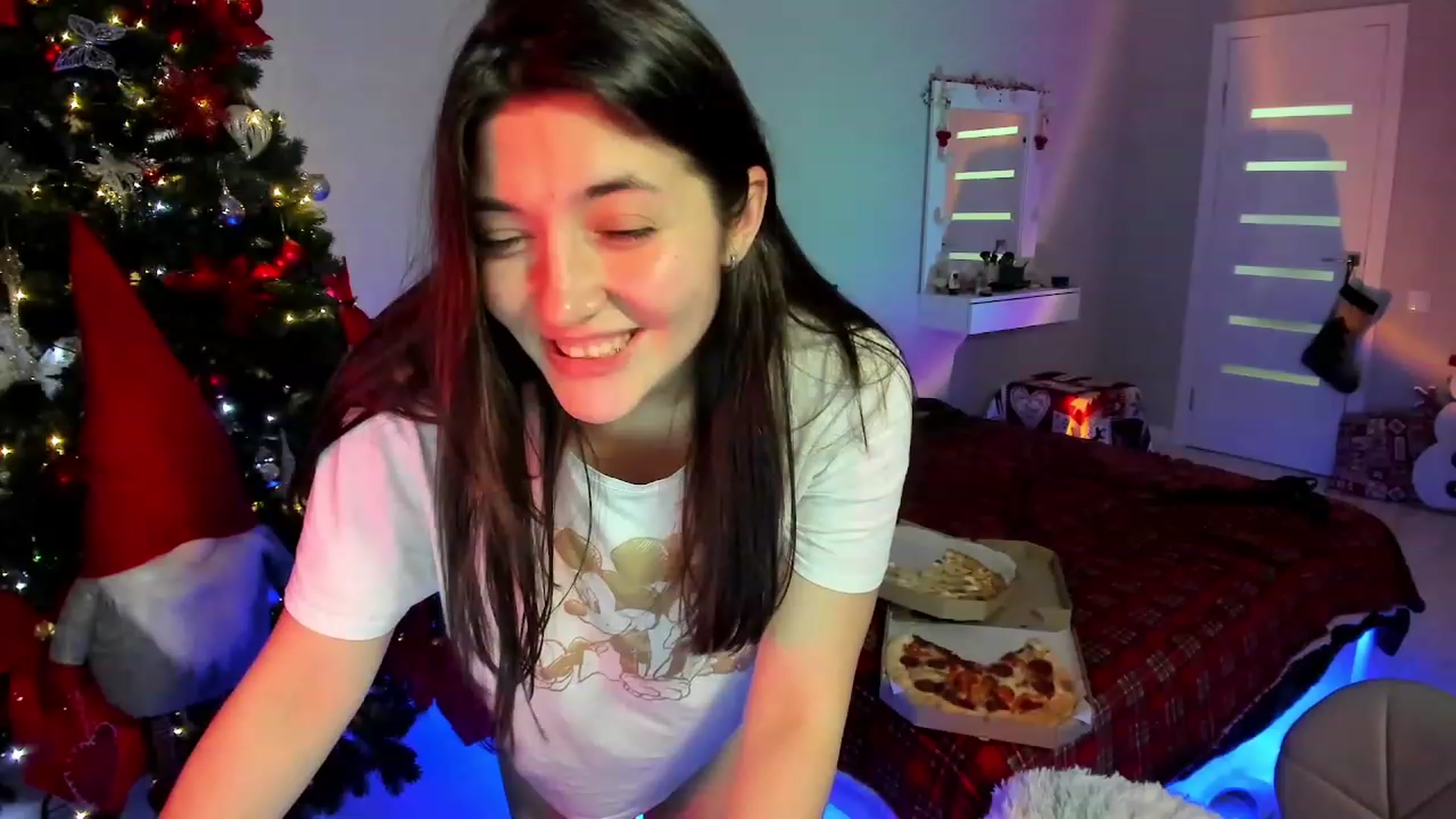 Gallery image thumbnail from Emmy___'s myfreecams stream on, 12/09/2022, 17:19 image 13 of 20