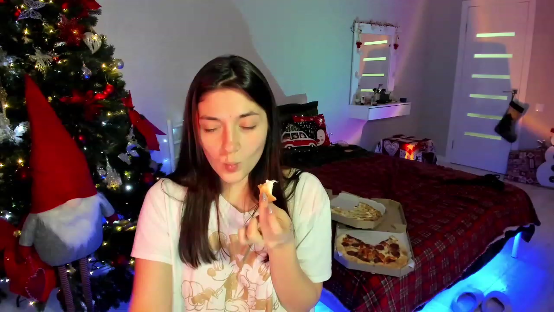 Gallery image thumbnail from Emmy___'s myfreecams stream on, 12/09/2022, 17:19 image 6 of 20