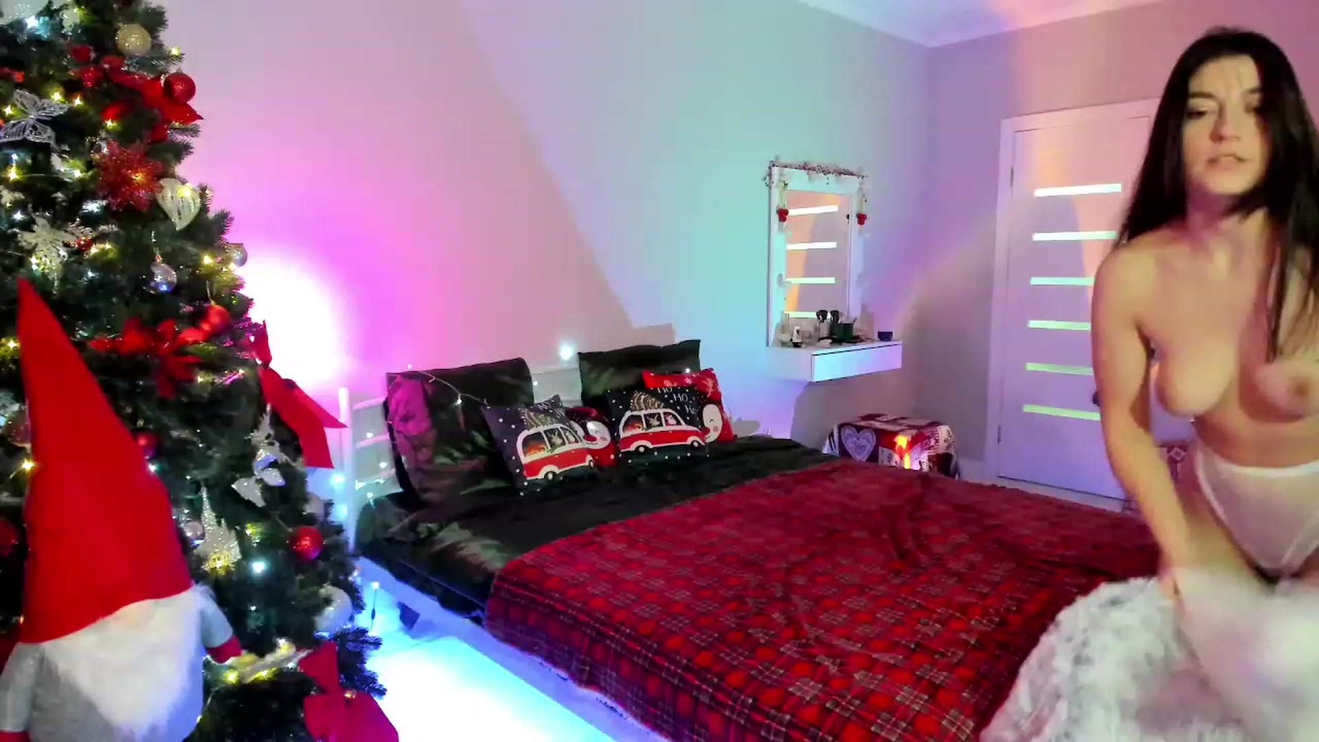 Gallery image thumbnail from Emmy___'s myfreecams stream on, 12/10/2022, 08:49 image 6 of 20
