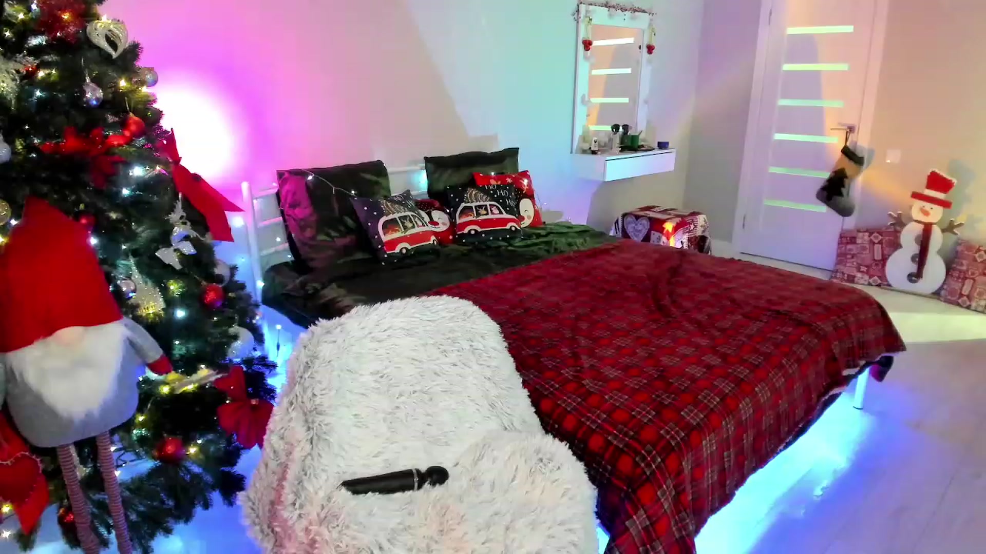 Gallery image thumbnail from Emmy___'s myfreecams stream on, 12/10/2022, 09:12 image 8 of 20