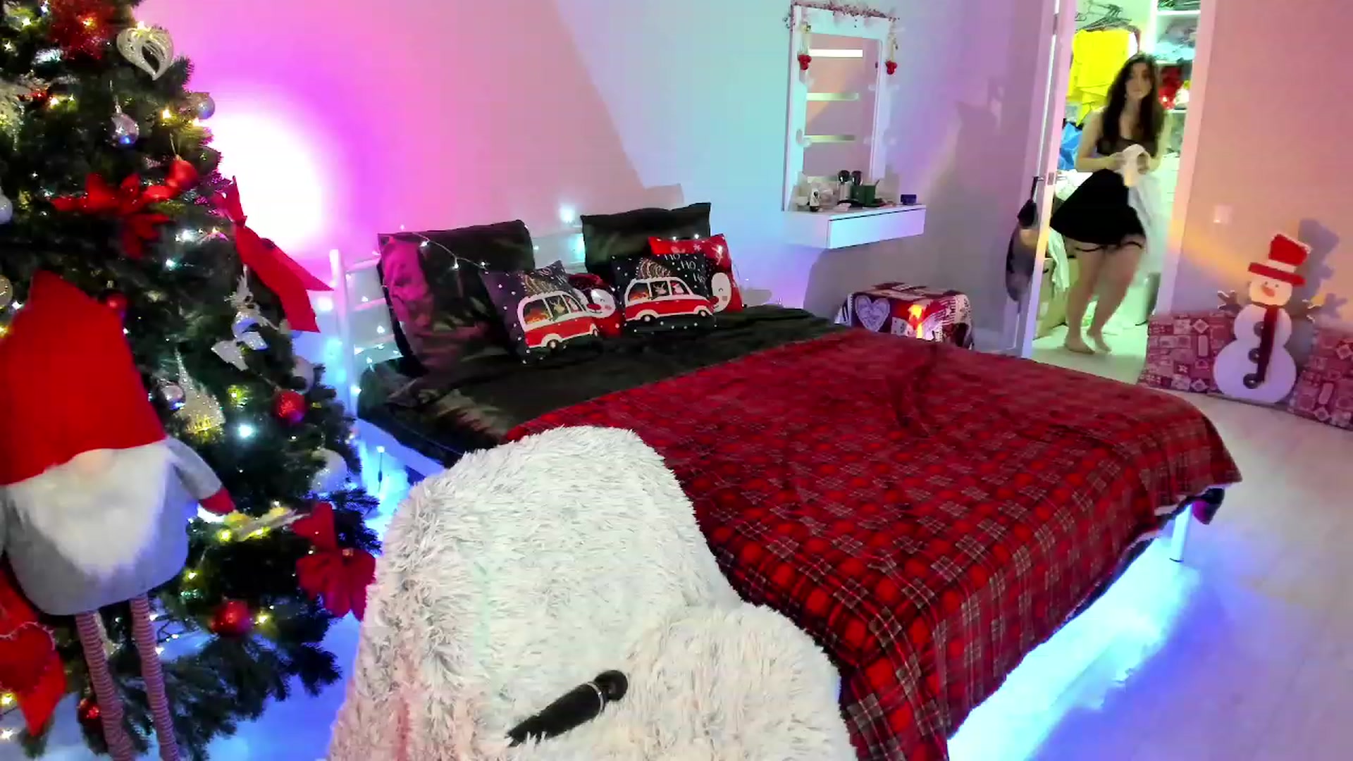 Gallery image thumbnail from Emmy___'s myfreecams stream on, 12/10/2022, 09:12 image 1 of 20