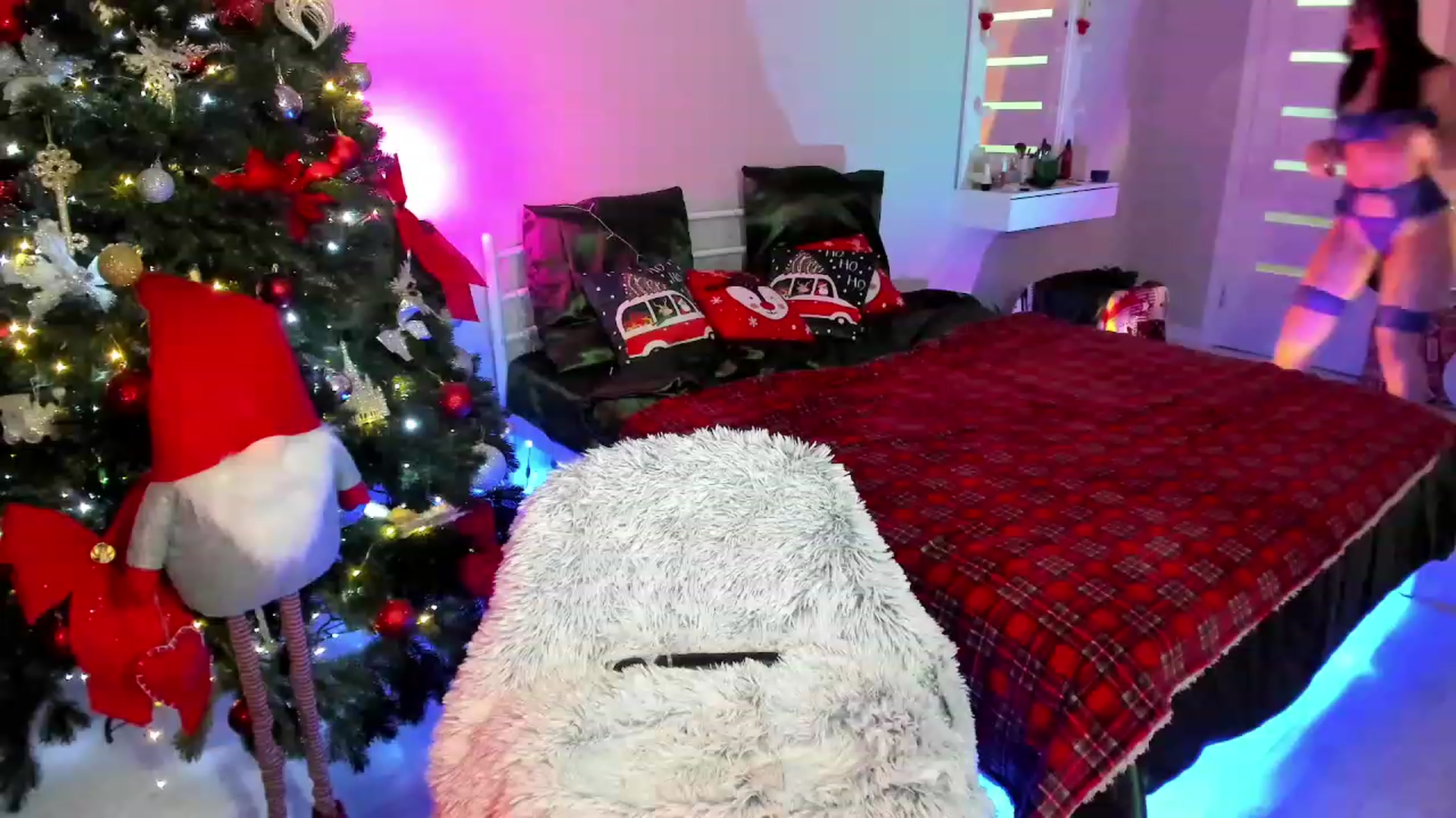 Gallery image thumbnail from Emmy___'s myfreecams stream on, 12/11/2022, 09:34 image 1 of 20