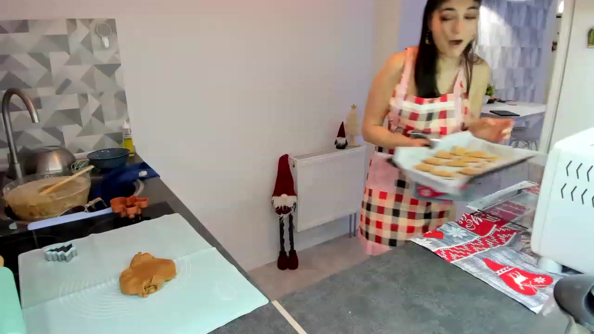 Gallery image thumbnail from Emmy___'s myfreecams stream on, 12/19/2022, 15:02 image 6 of 20