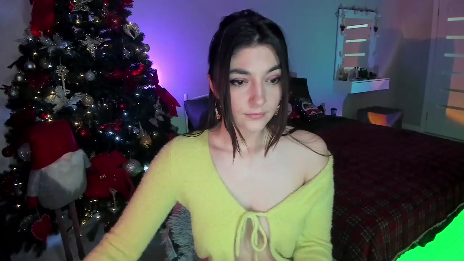 Gallery image thumbnail from Emmy___'s myfreecams stream on, 12/19/2022, 15:53 image 11 of 20