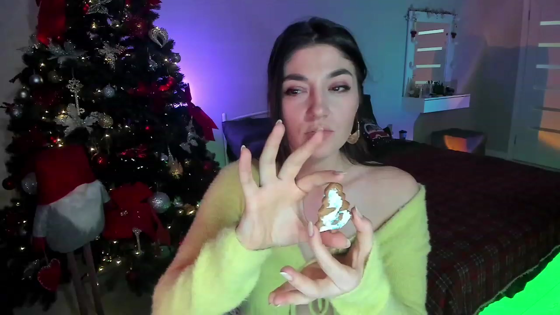 Gallery image thumbnail from Emmy___'s myfreecams stream on, 12/19/2022, 15:53 image 14 of 20