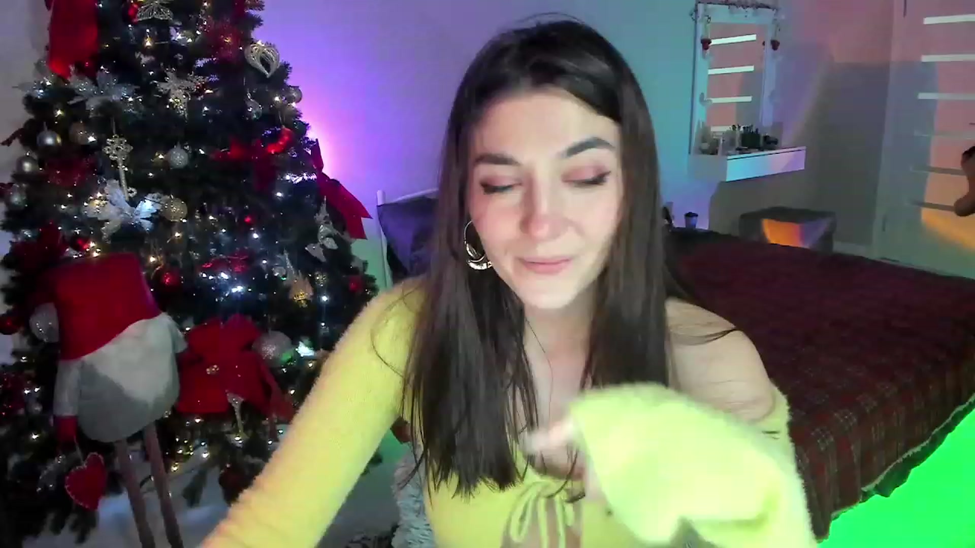 Gallery image thumbnail from Emmy___'s myfreecams stream on, 12/19/2022, 16:35 image 16 of 20