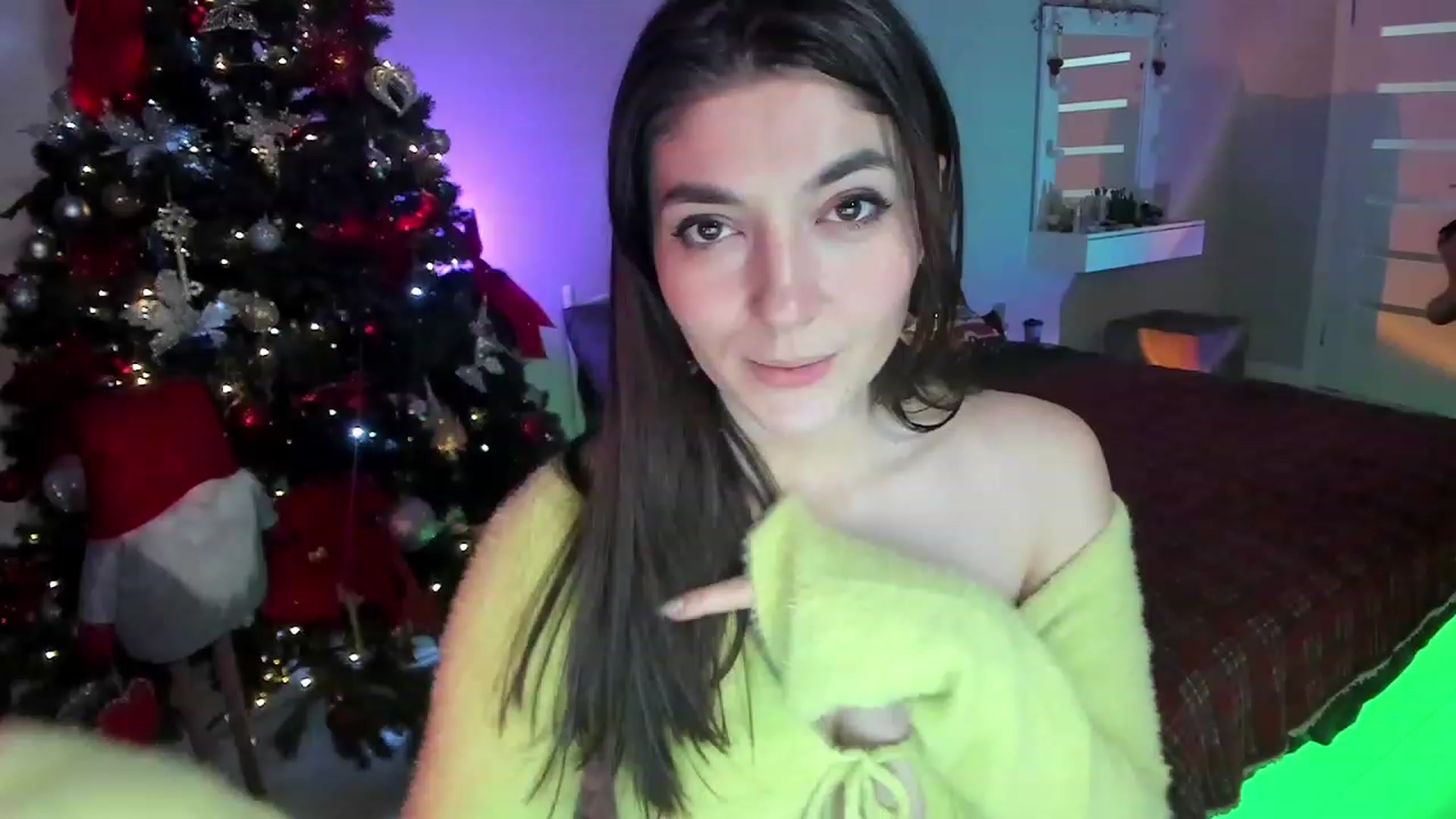 Gallery image thumbnail from Emmy___'s myfreecams stream on, 12/19/2022, 16:35 image 19 of 20
