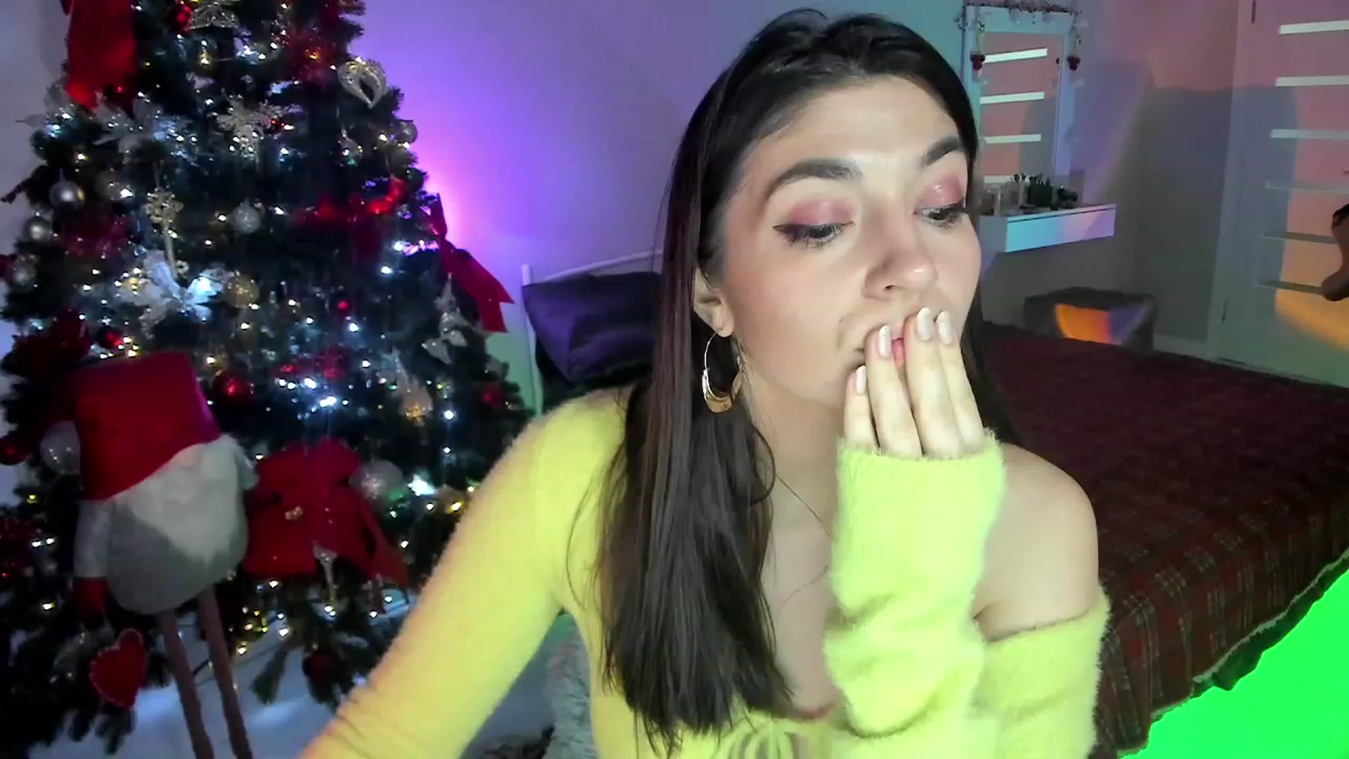 Gallery image thumbnail from Emmy___'s myfreecams stream on, 12/19/2022, 16:35 image 14 of 20
