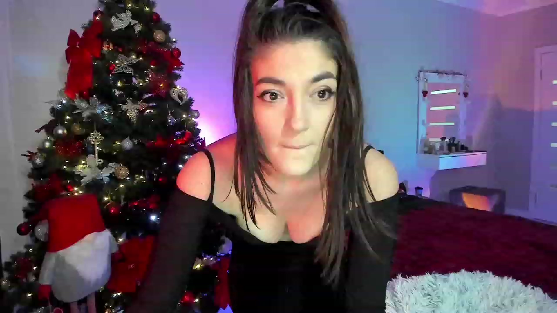 Gallery image thumbnail from Emmy___'s myfreecams stream on, 12/20/2022, 13:07 image 19 of 20