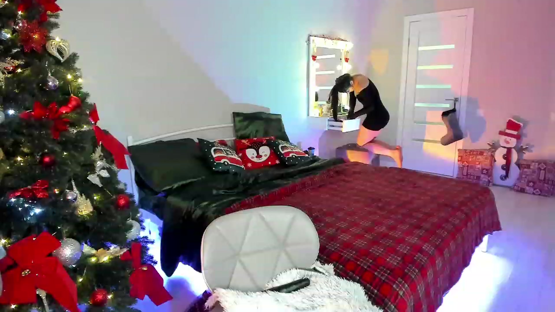 Gallery image thumbnail from Emmy___'s myfreecams stream on, 12/20/2022, 16:21 image 9 of 20