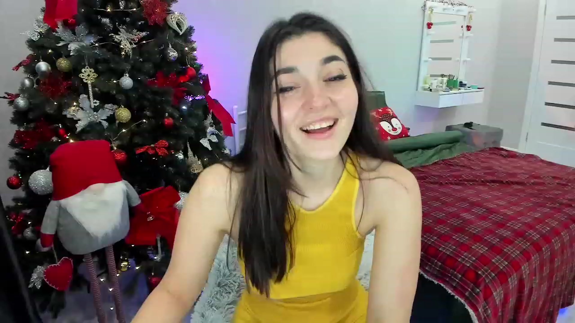 Gallery image thumbnail from Emmy___'s myfreecams stream on, 12/22/2022, 08:20 image 18 of 20