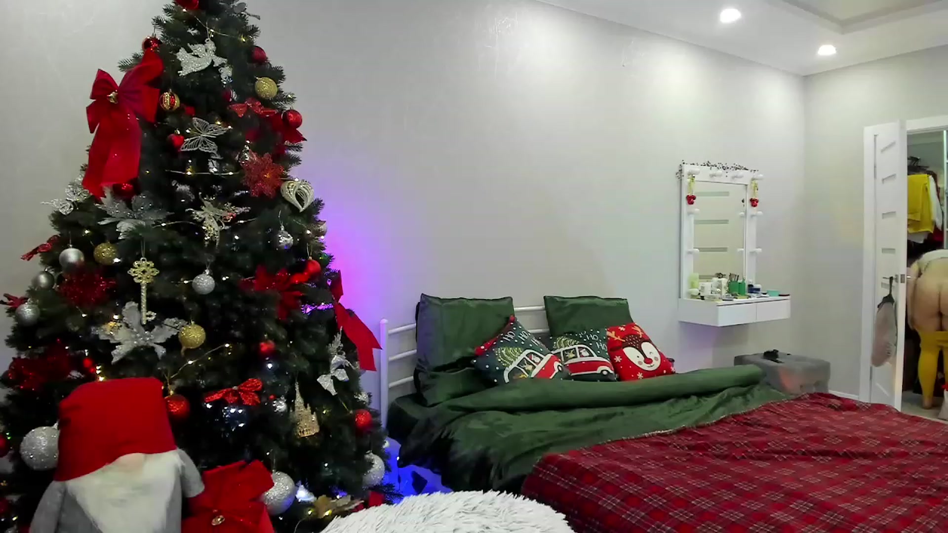 Gallery image thumbnail from Emmy___'s myfreecams stream on, 12/22/2022, 08:20 image 8 of 20