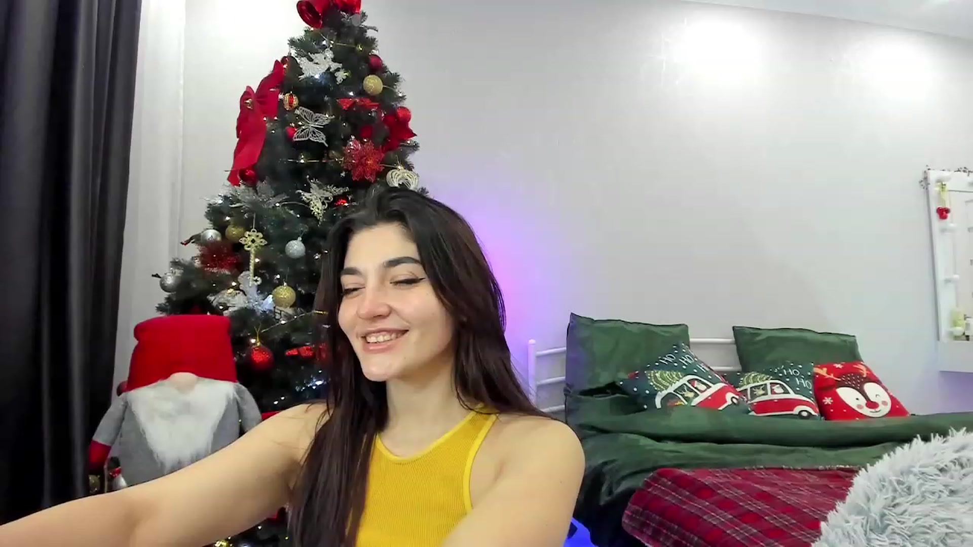 Gallery image thumbnail from Emmy___'s myfreecams stream on, 12/22/2022, 08:20 image 14 of 20