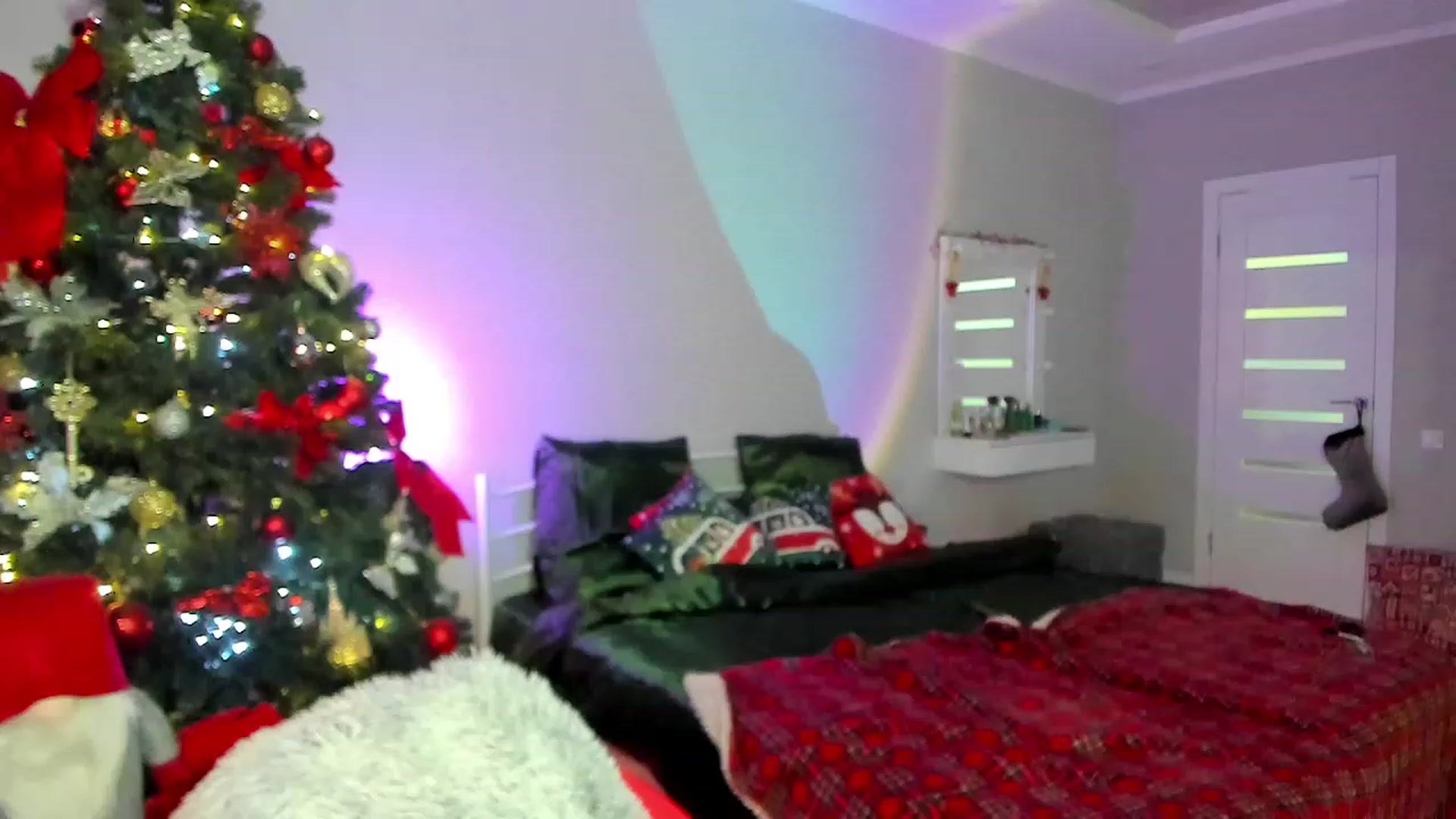 Gallery image thumbnail from Emmy___'s myfreecams stream on, 12/22/2022, 14:07 image 5 of 20