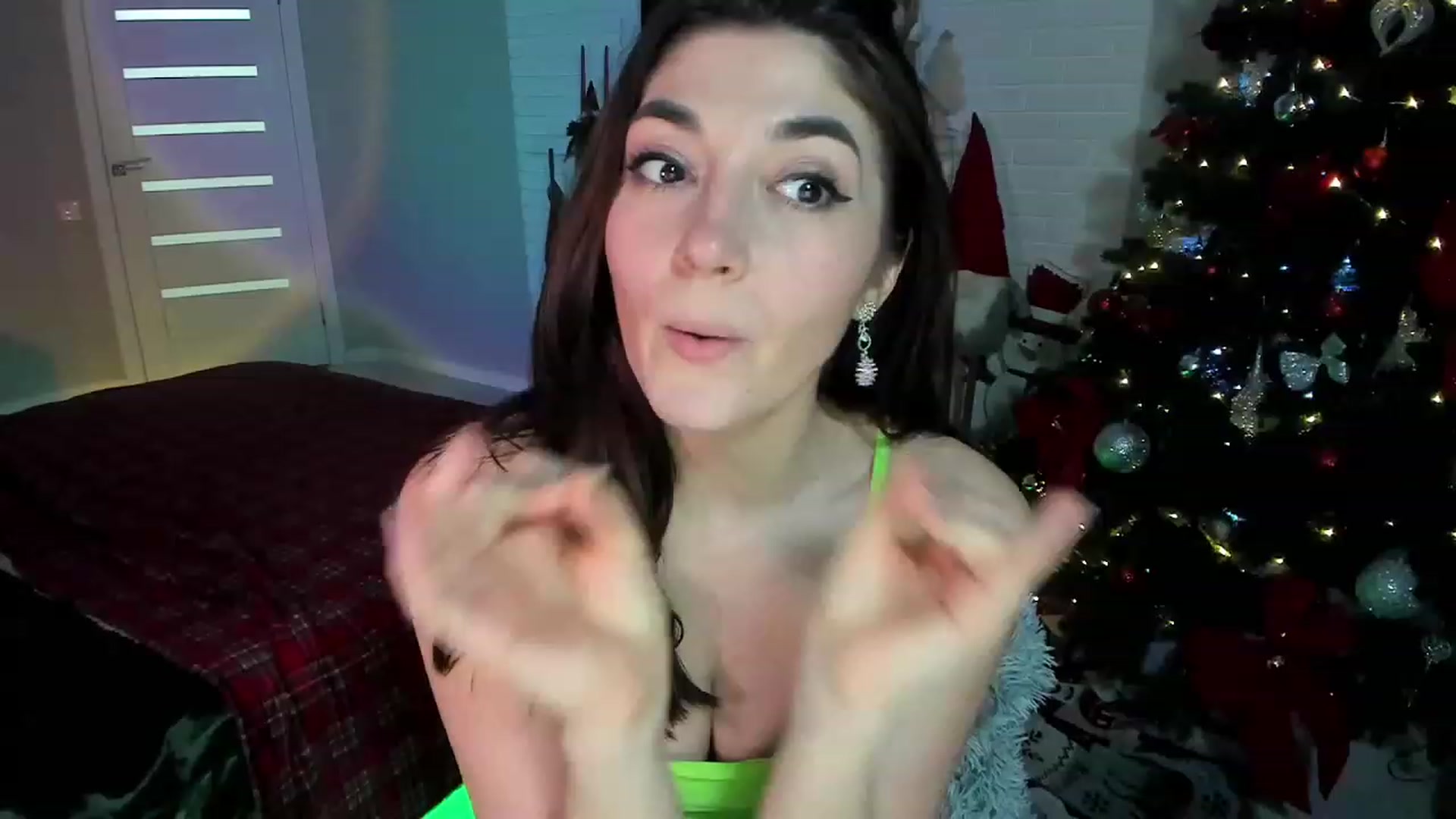 Gallery image thumbnail from Emmy___'s myfreecams stream on, 12/27/2022, 14:16 image 4 of 20