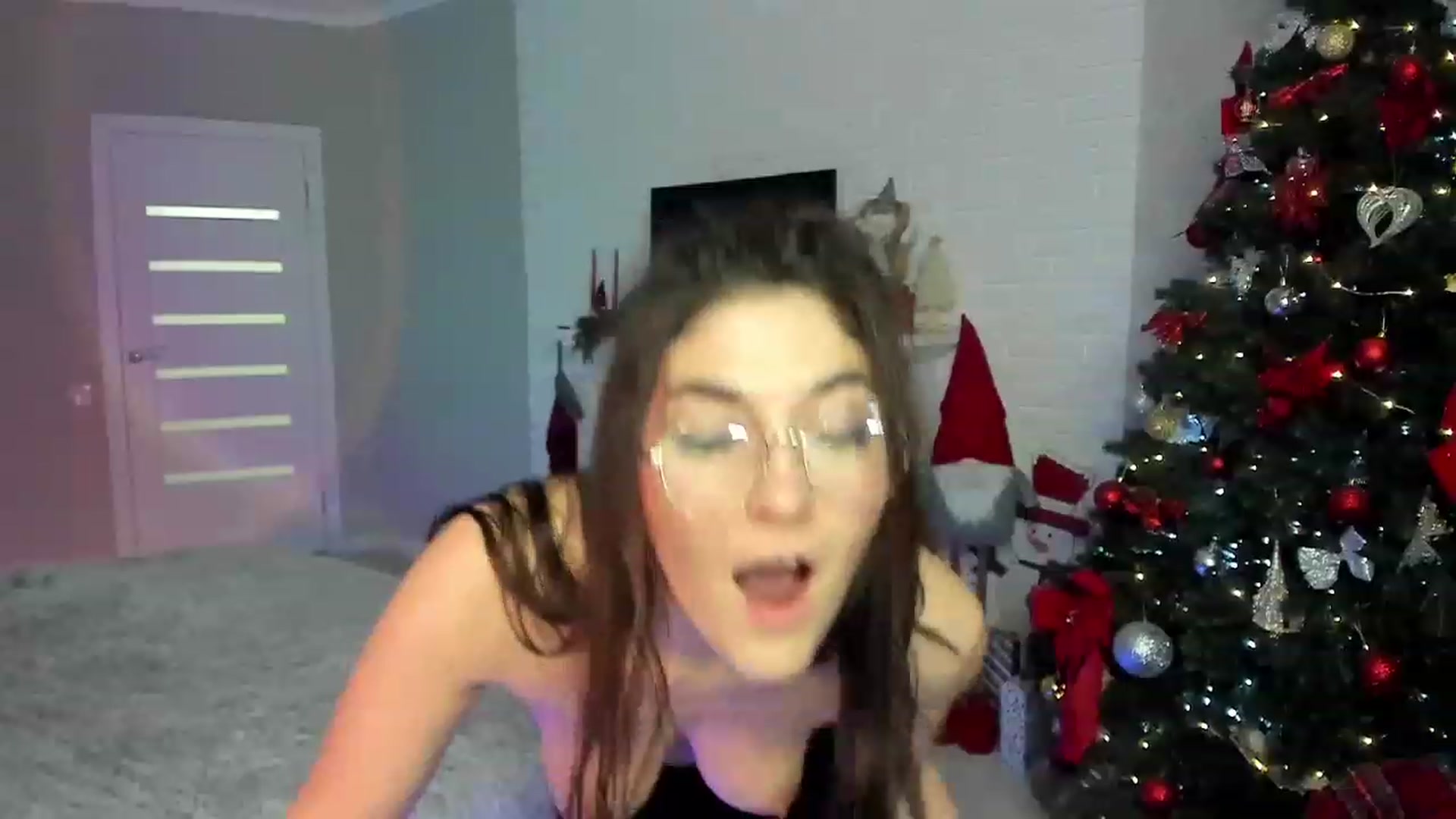 Gallery image thumbnail from Emmy___'s myfreecams stream on, 01/03/2023, 12:48 image 4 of 20