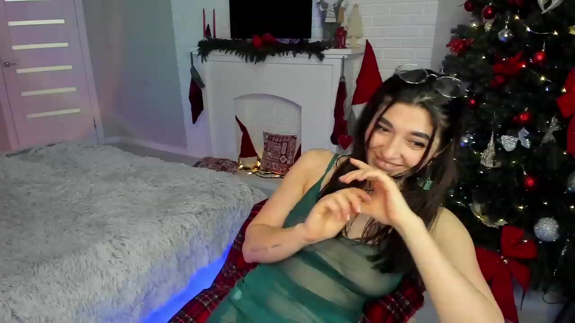 Gallery image thumbnail from Emmy___'s myfreecams stream on, 01/06/2023, 11:22 image 18 of 20