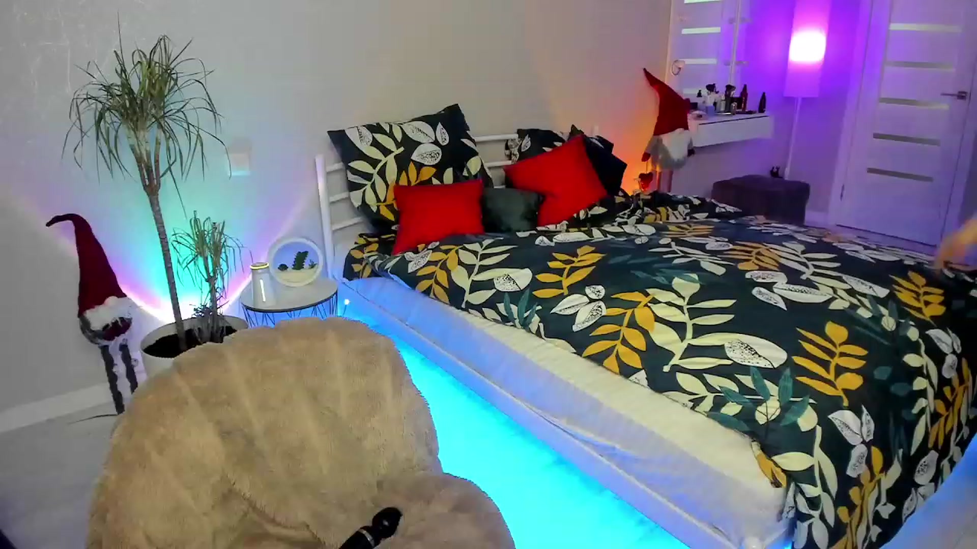 Gallery image thumbnail from Emmy___'s myfreecams stream on, 01/19/2023, 10:20 image 12 of 20