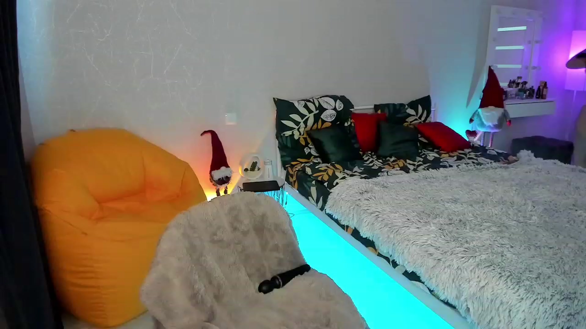 Gallery image thumbnail from Emmy___'s myfreecams stream on, 01/27/2023, 10:41 image 16 of 20