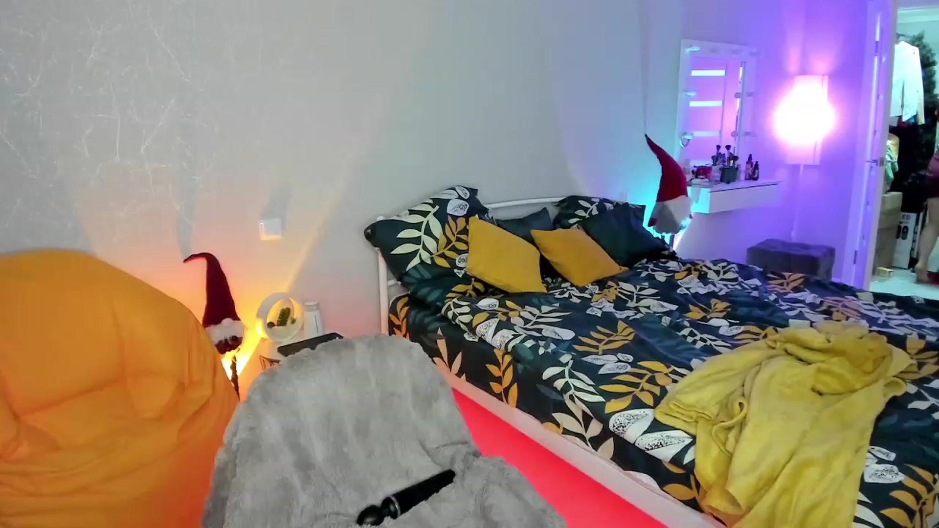 Gallery image thumbnail from Emmy___'s myfreecams stream on, 02/01/2023, 10:31 image 14 of 20