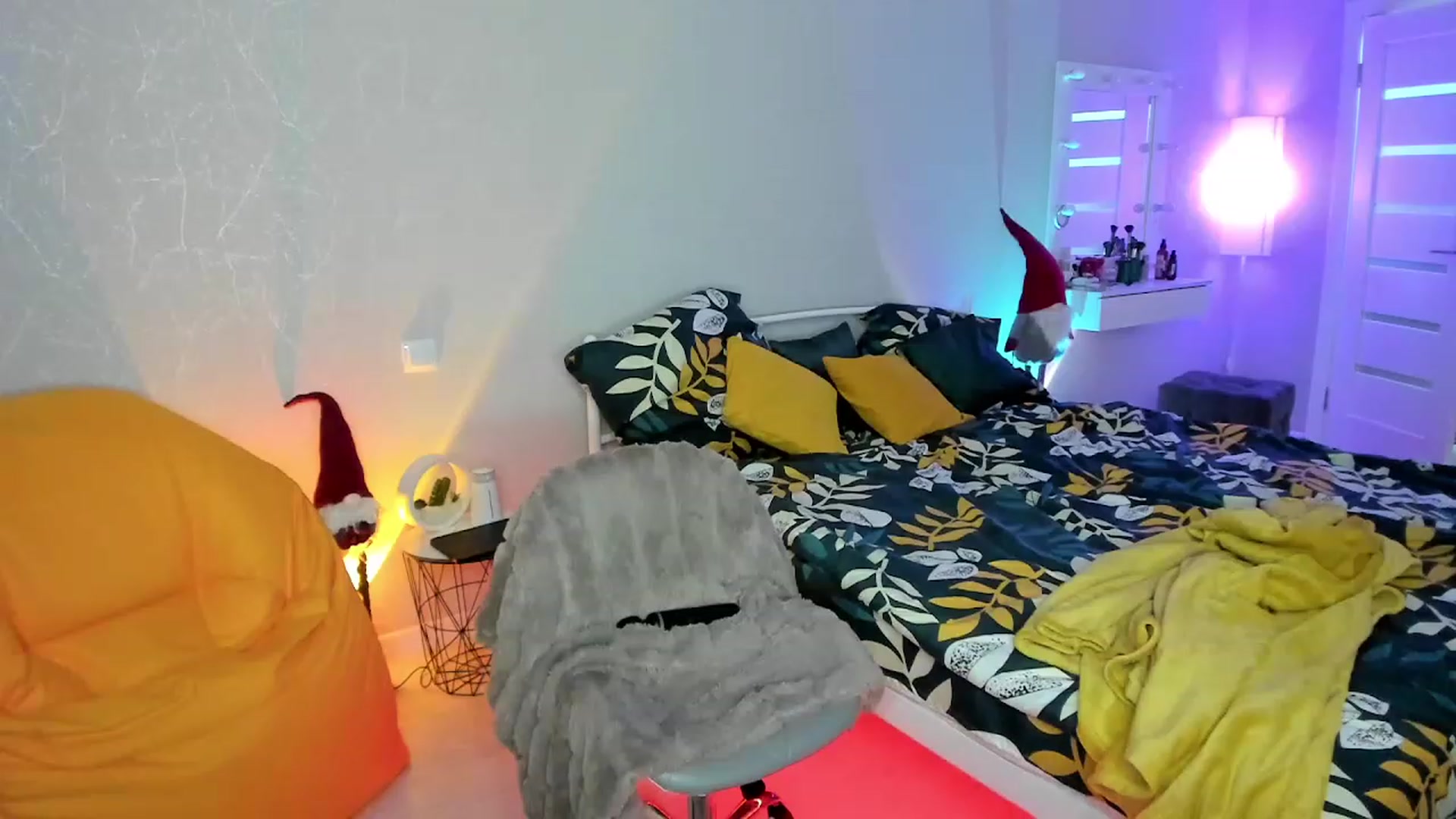 Gallery image thumbnail from Emmy___'s myfreecams stream on, 02/01/2023, 10:31 image 12 of 20