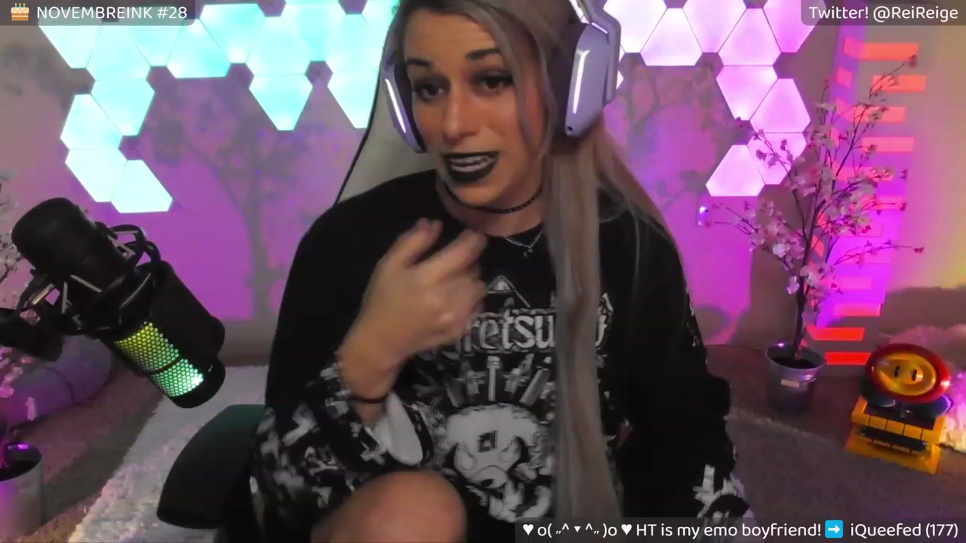 Gallery image thumbnail from EmoGF's myfreecams stream on, 11/06/2023, 09:02 image 2 of 20