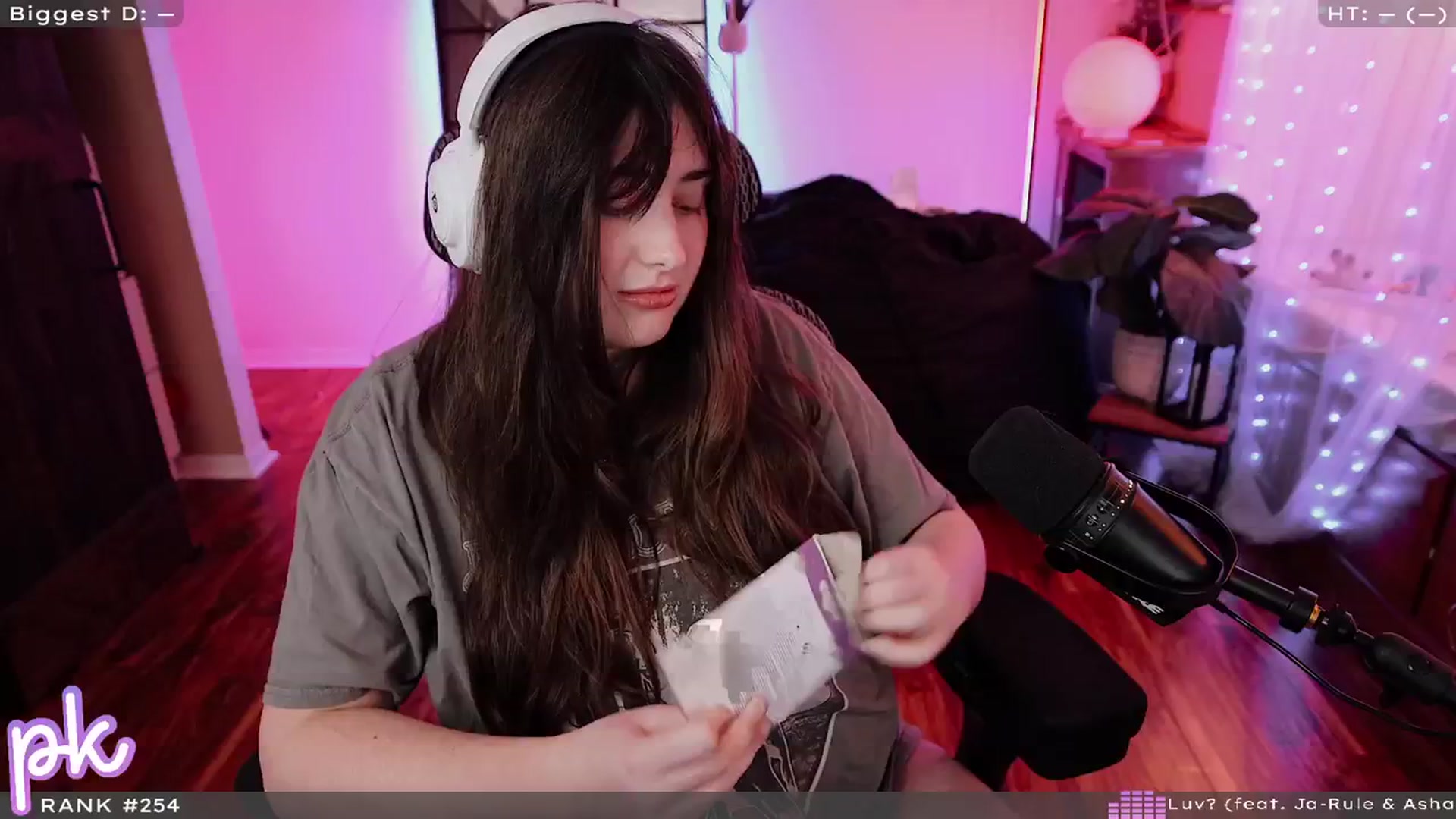 Gallery image thumbnail from EmoGirl's myfreecams stream on, 02/13/2024, 04:43 image 8 of 20
