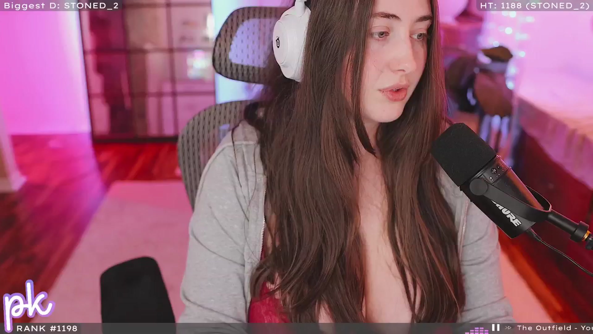 Gallery image thumbnail from EmoGirl's myfreecams stream on, 03/13/2024, 05:34 image 6 of 20