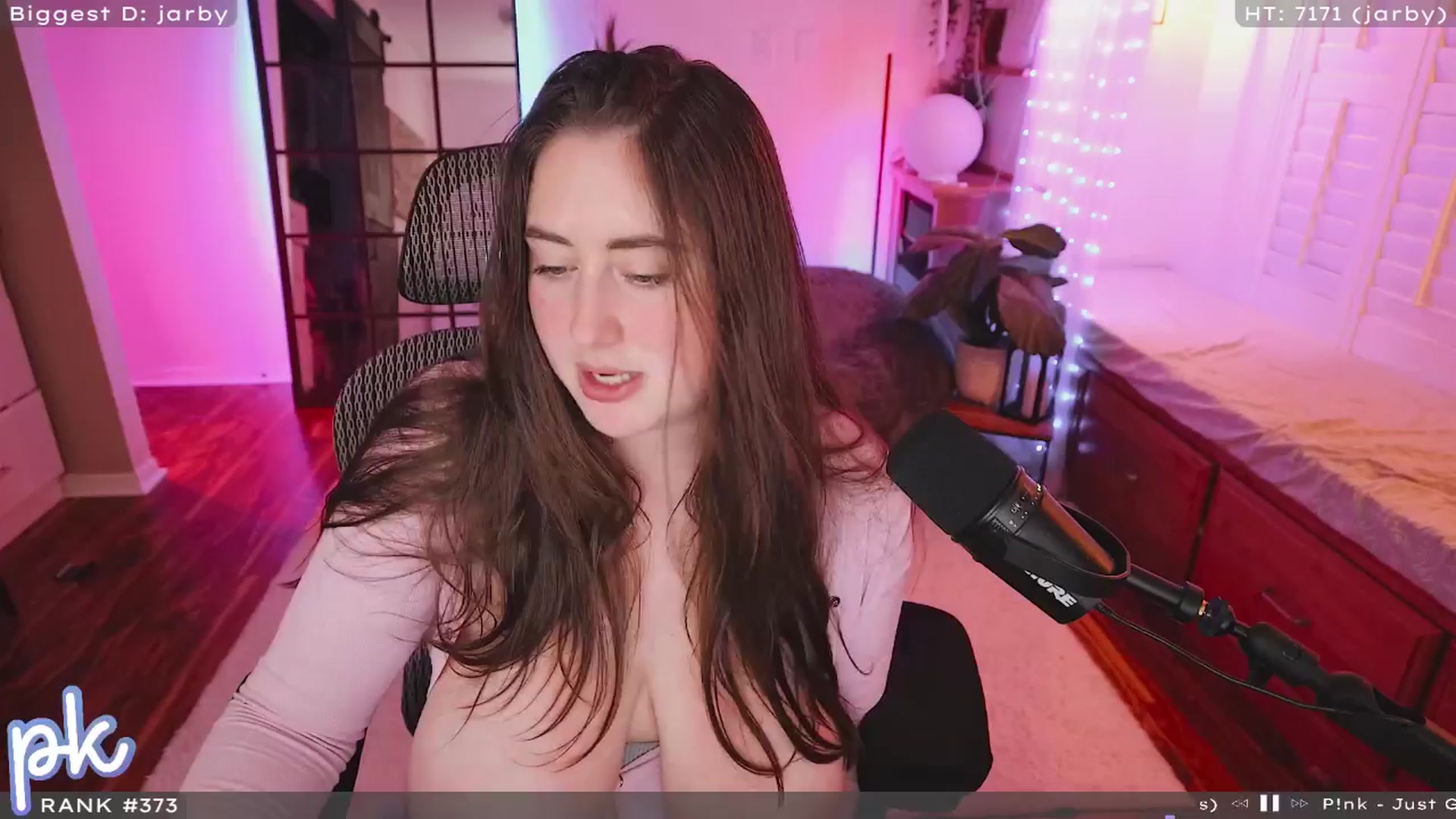 Gallery image thumbnail from EmoGirl's myfreecams stream on, 03/29/2024, 04:28 image 7 of 20