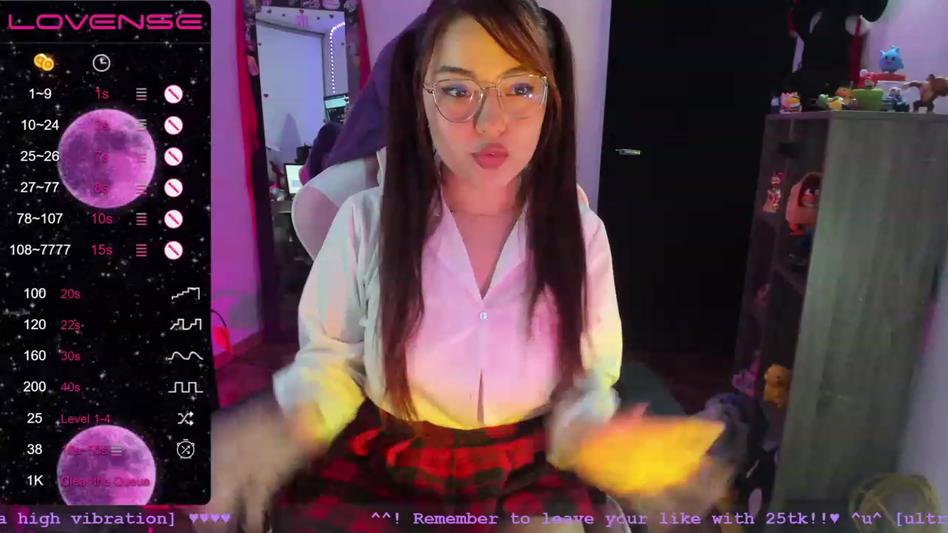 Gallery image thumbnail from Emoon's myfreecams stream on, 06/13/2023, 24:01 image 15 of 20