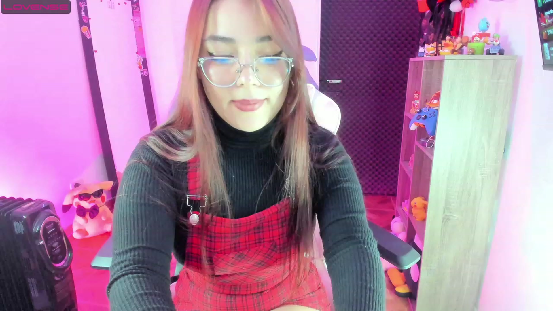 Gallery image thumbnail from Emoon's myfreecams stream on, 07/20/2023, 12:53 image 9 of 20