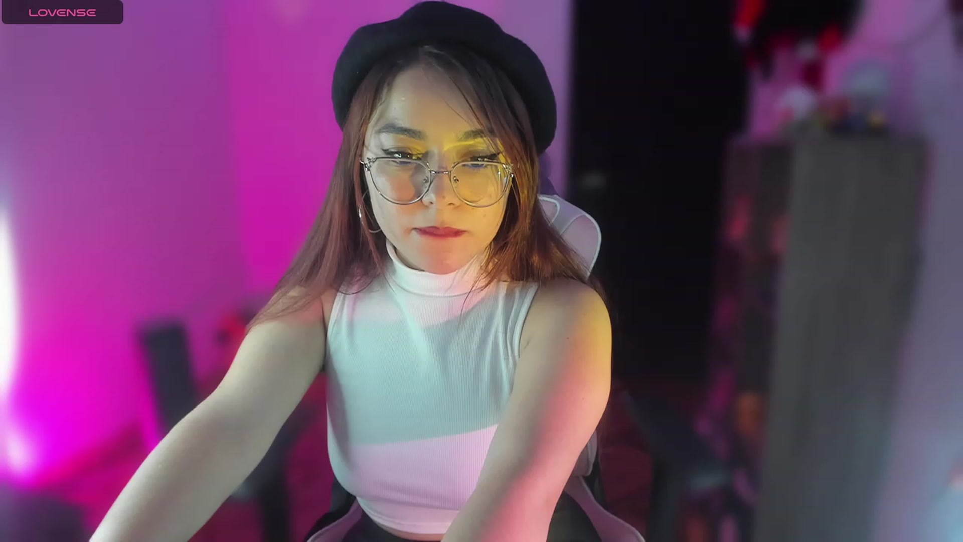 Gallery image thumbnail from Emoon's myfreecams stream on, 09/17/2023, 20:20 image 3 of 20