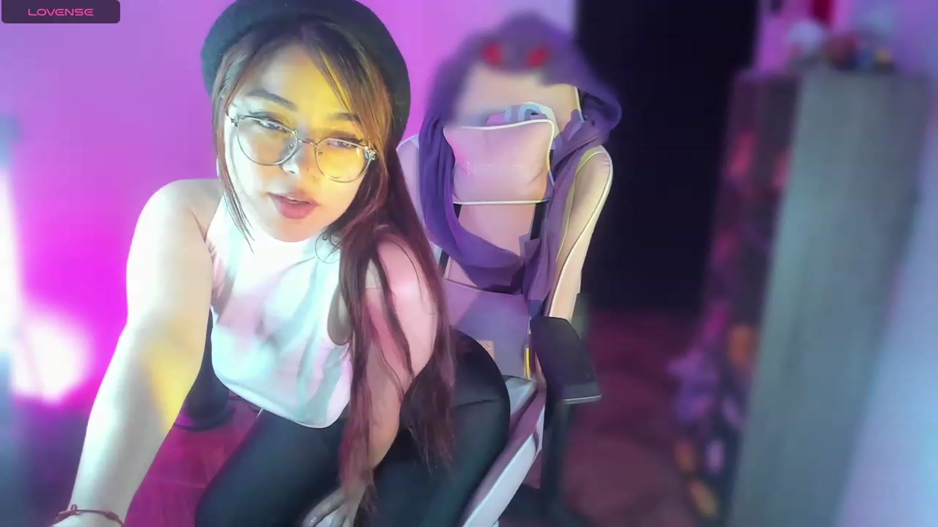 Gallery image thumbnail from Emoon's myfreecams stream on, 09/18/2023, 01:08 image 13 of 20