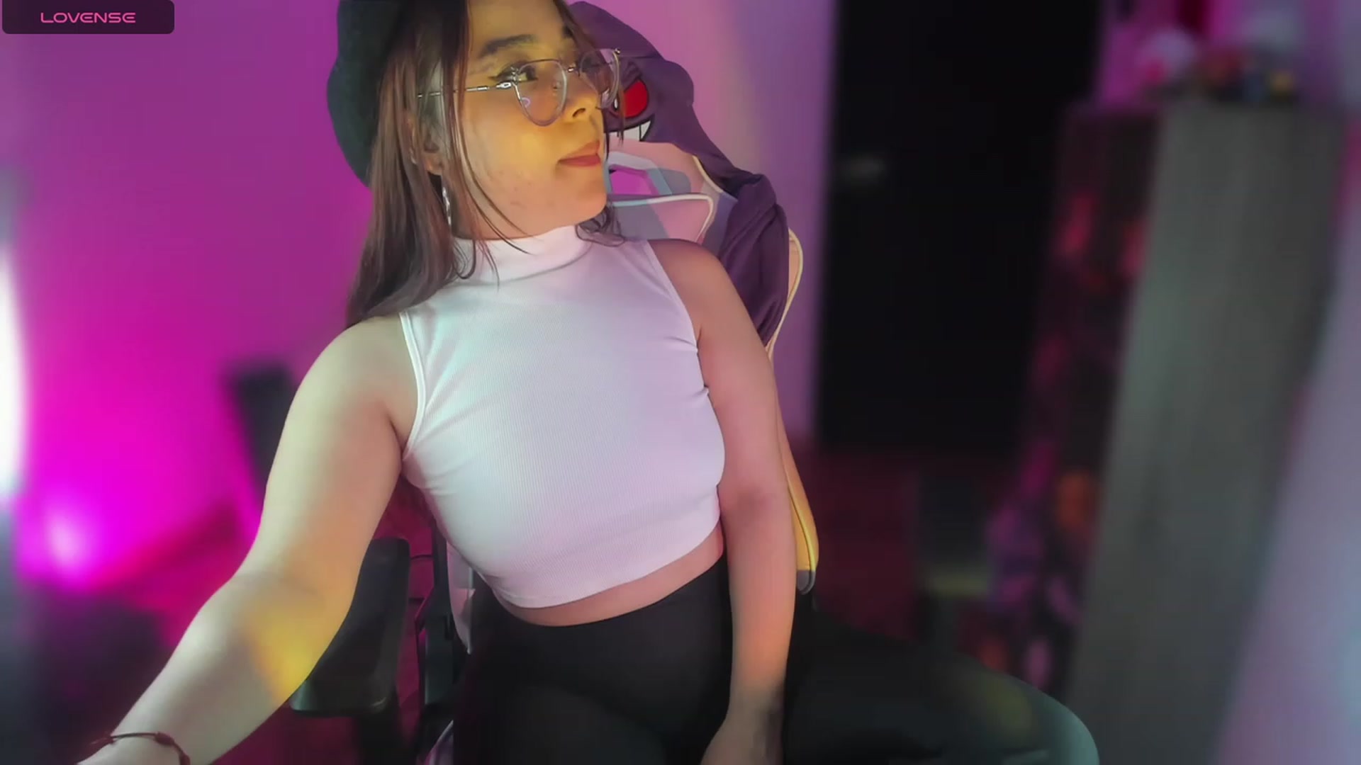 Gallery image thumbnail from Emoon's myfreecams stream on, 09/18/2023, 01:08 image 18 of 20