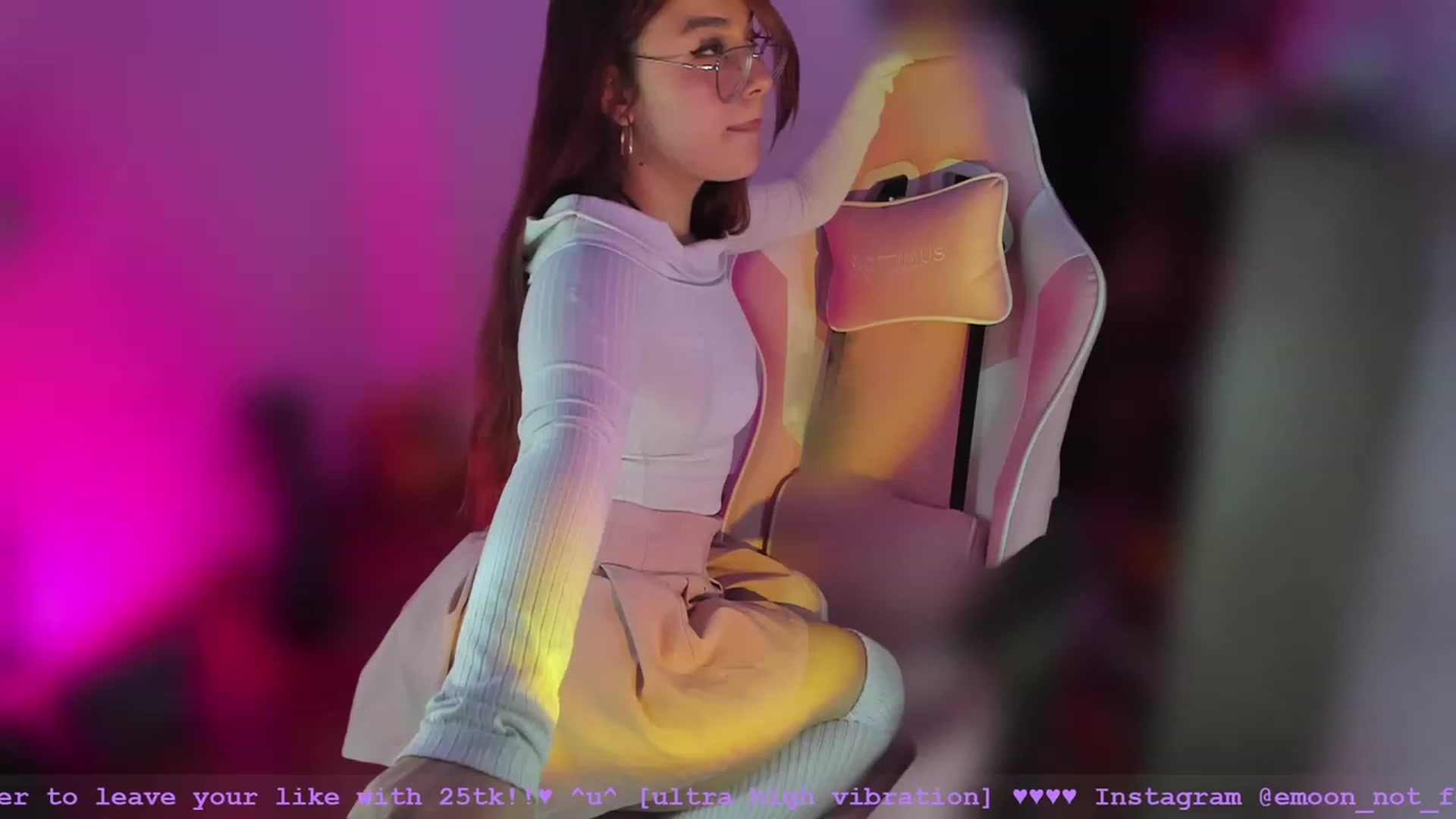 Gallery image thumbnail from Emoon's myfreecams stream on, 10/09/2023, 03:16 image 14 of 20