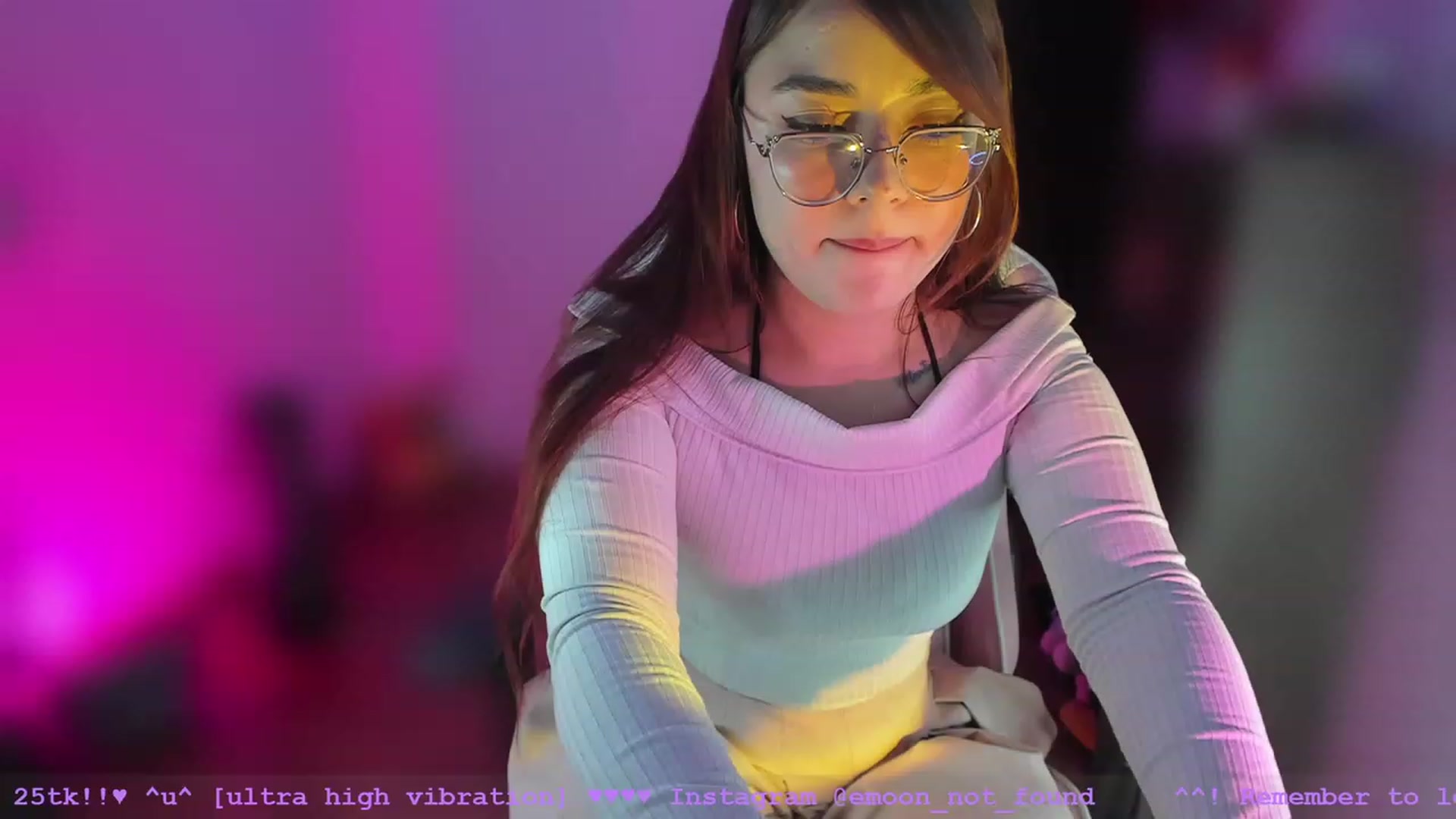 Gallery image thumbnail from Emoon's myfreecams stream on, 10/09/2023, 03:16 image 16 of 20