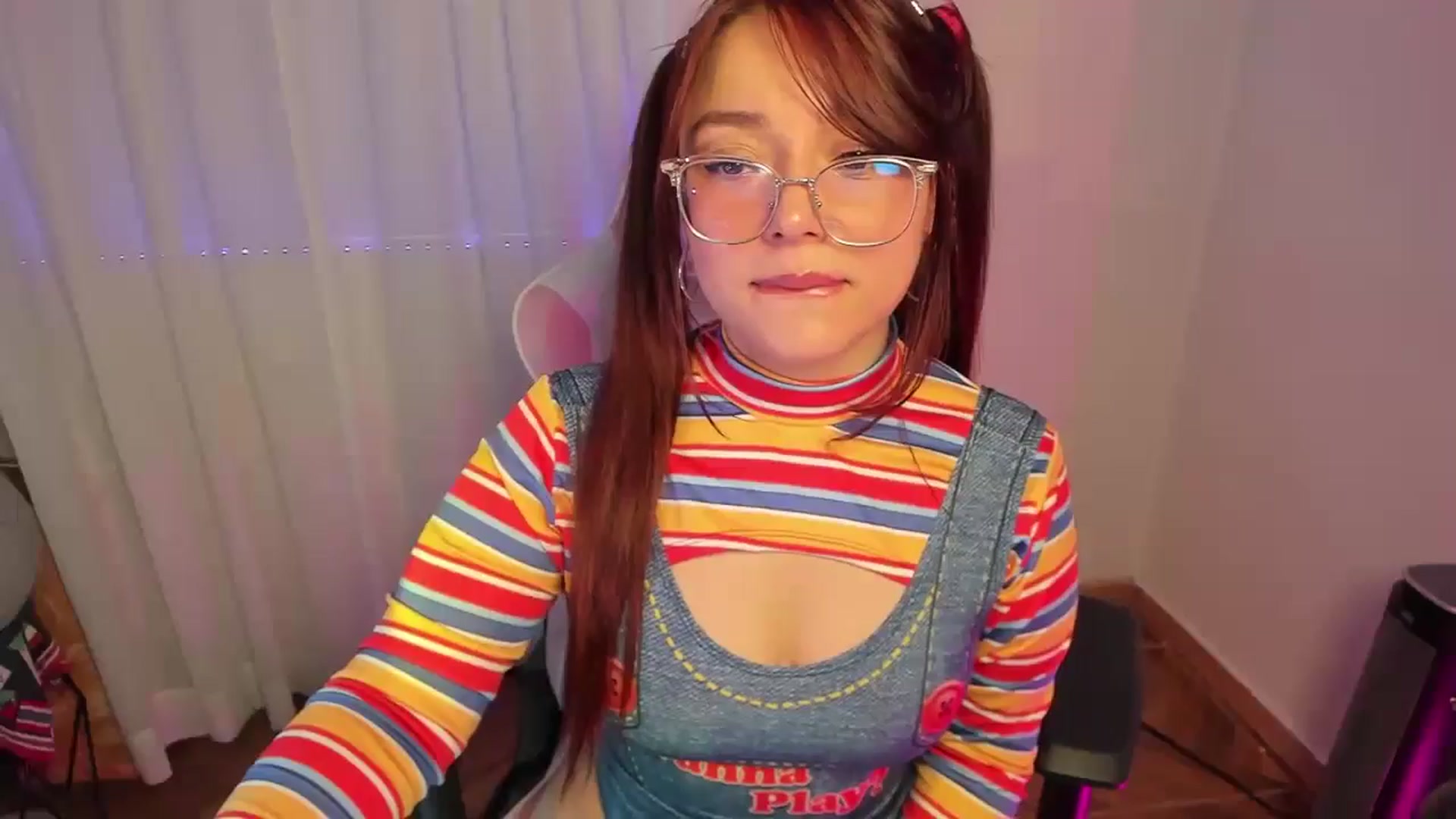 Gallery image thumbnail from Emoon's myfreecams stream on, 10/15/2024, 11:08 image 11 of 20