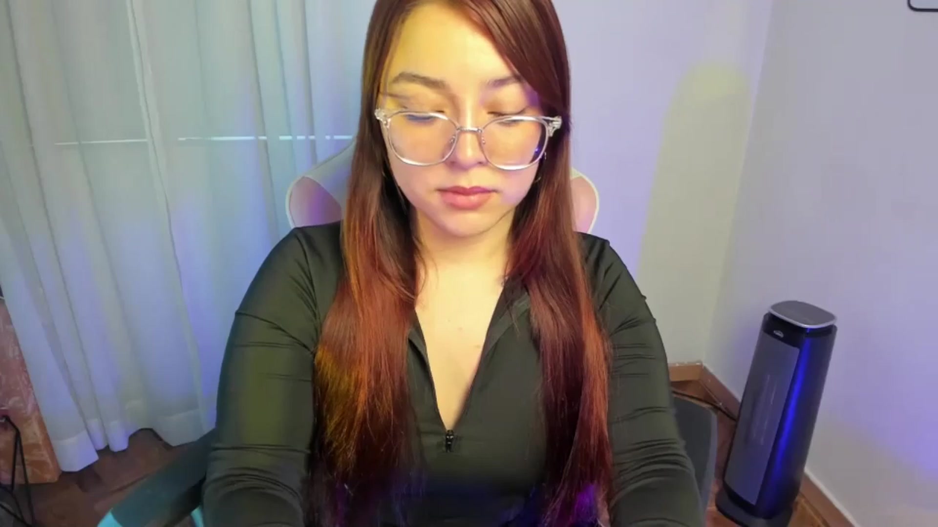 Gallery image thumbnail from Emoon's myfreecams stream on, 11/06/2024, 19:40 image 15 of 20
