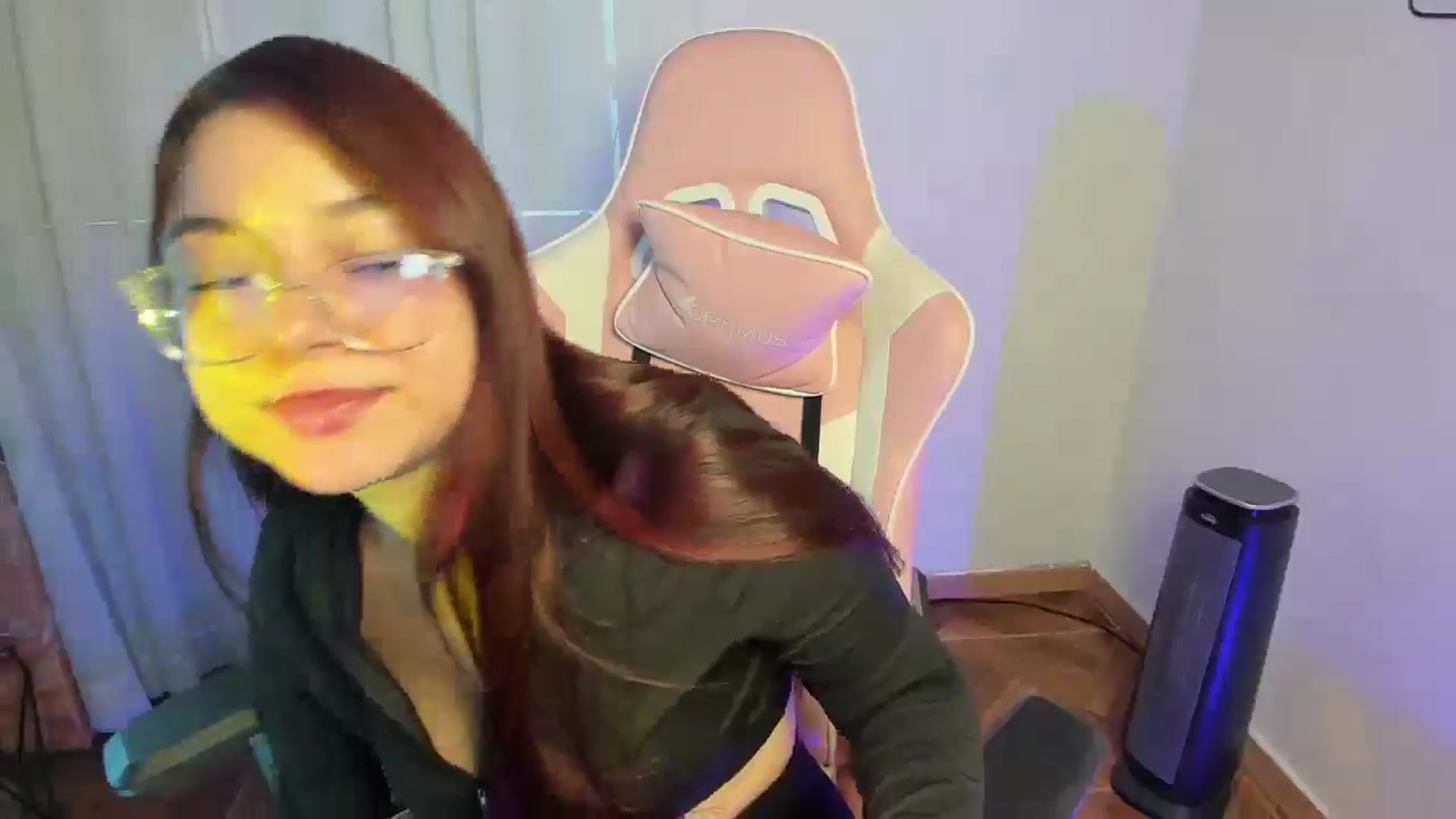 Gallery image thumbnail from Emoon's myfreecams stream on, 11/06/2024, 19:40 image 6 of 20
