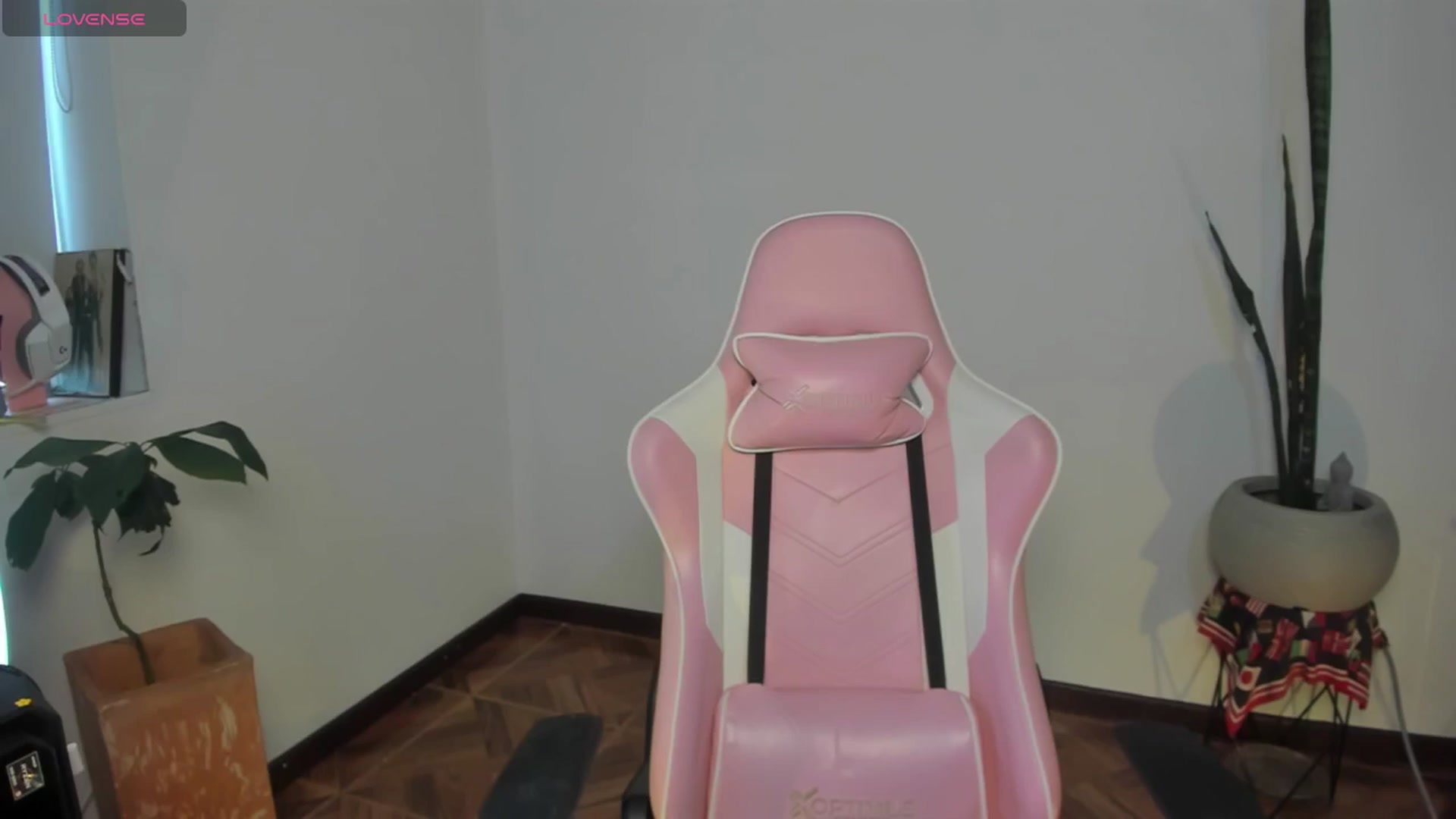 Gallery image thumbnail from Emoon's myfreecams stream on, 11/22/2025, 20:35 image 12 of 20