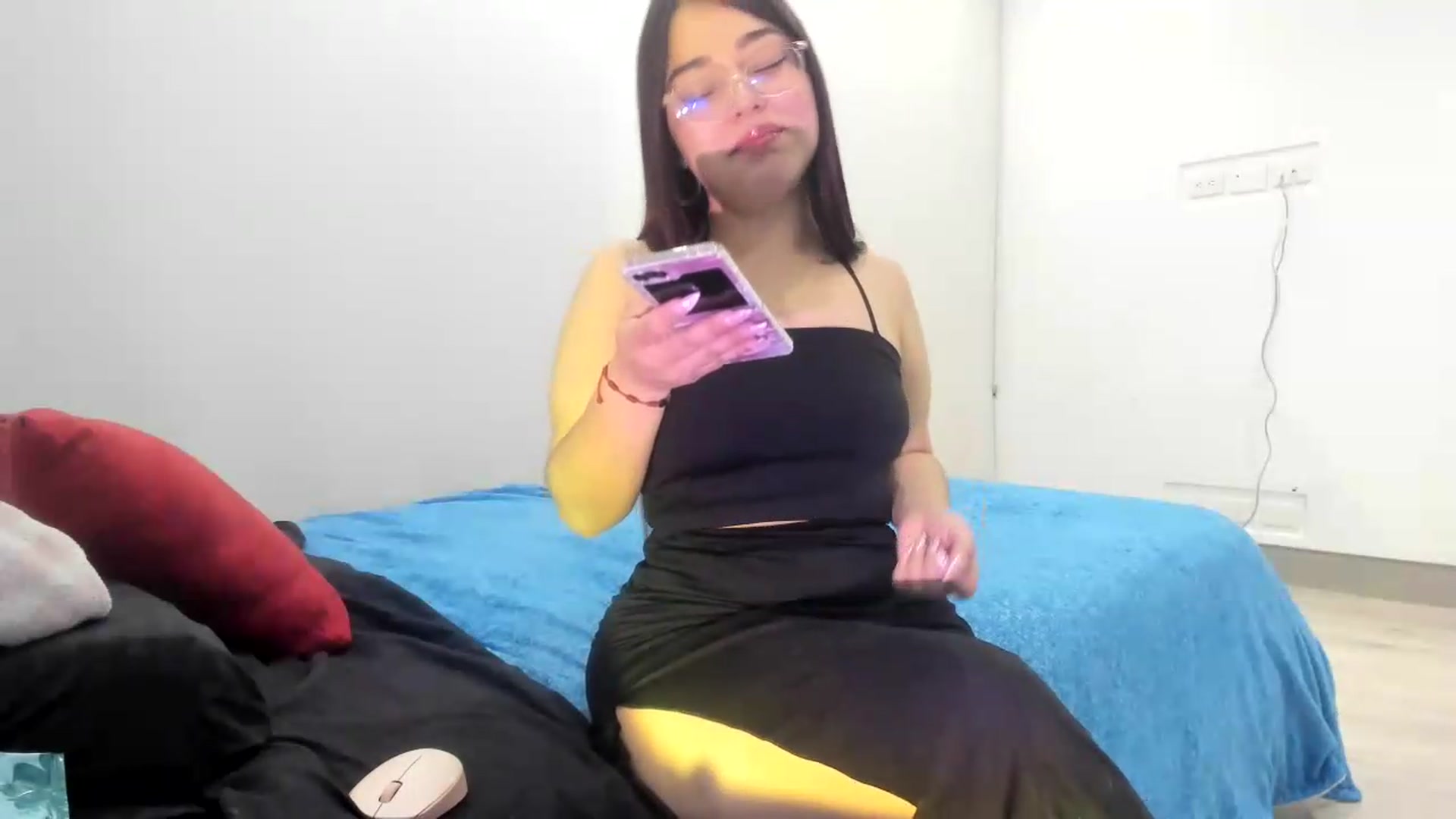 Gallery image thumbnail from Emoon's myfreecams stream on, 08/04/2026, 23:04 image 6 of 20