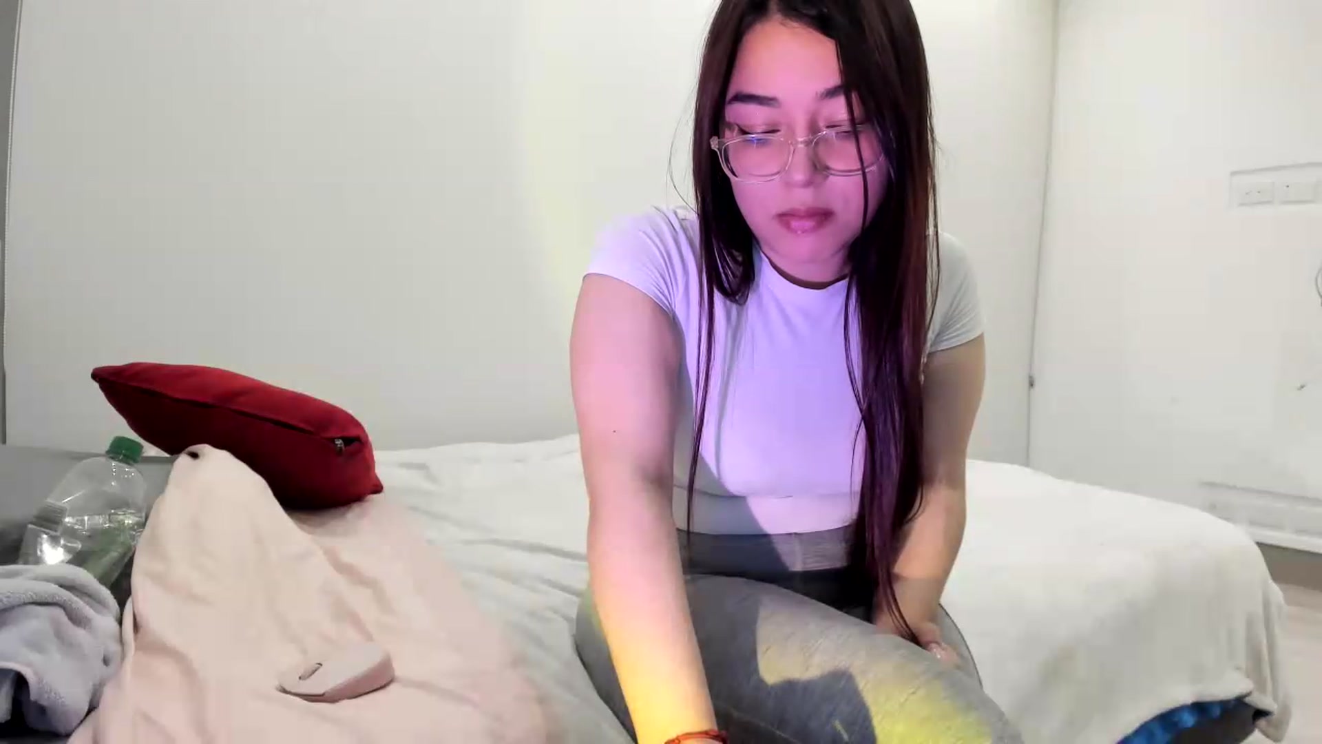 Gallery image thumbnail from Emoon's myfreecams stream on, 09/05/2026, 10:00 image 17 of 20