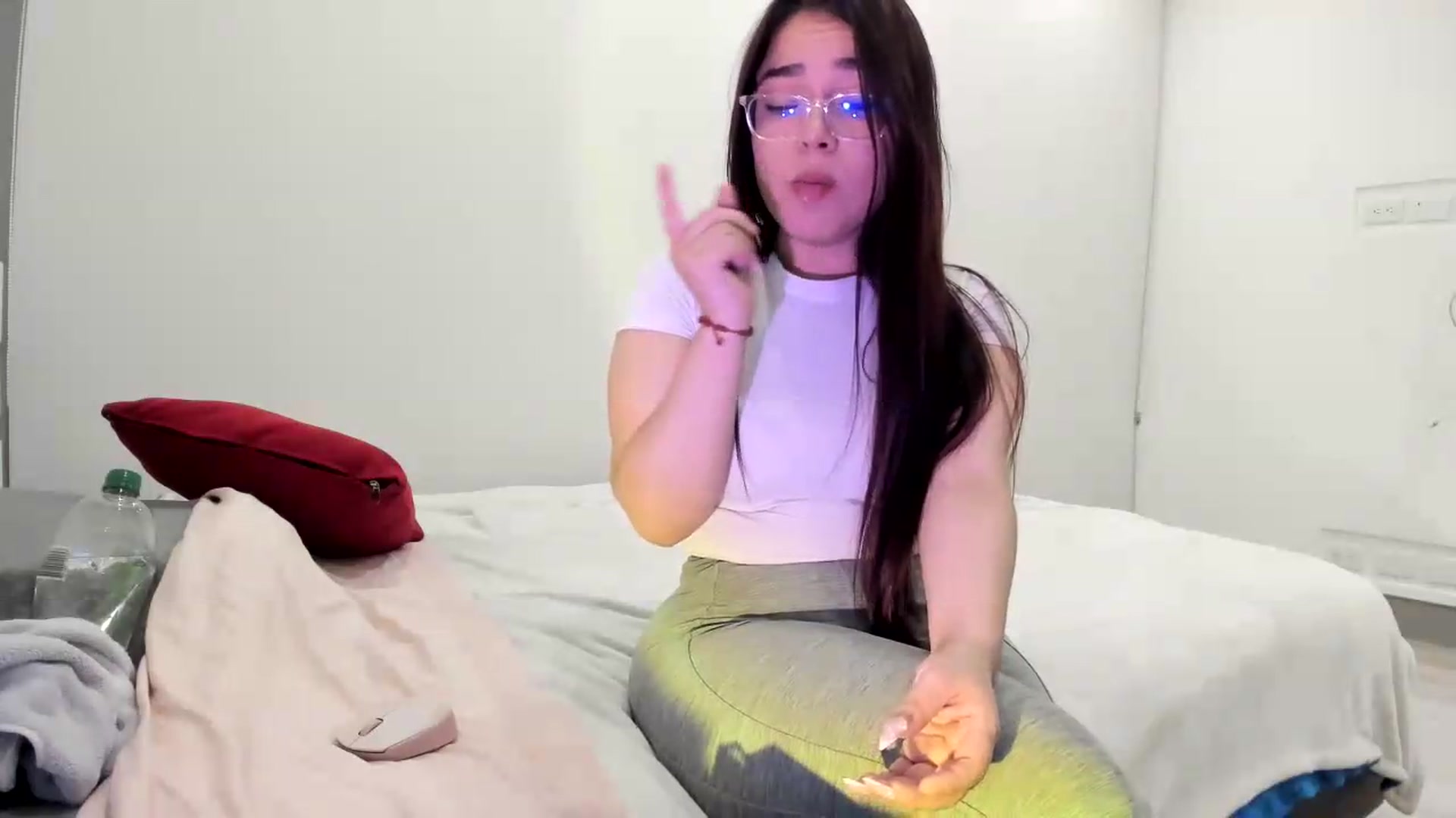 Gallery image thumbnail from Emoon's myfreecams stream on, 09/05/2026, 10:00 image 13 of 20
