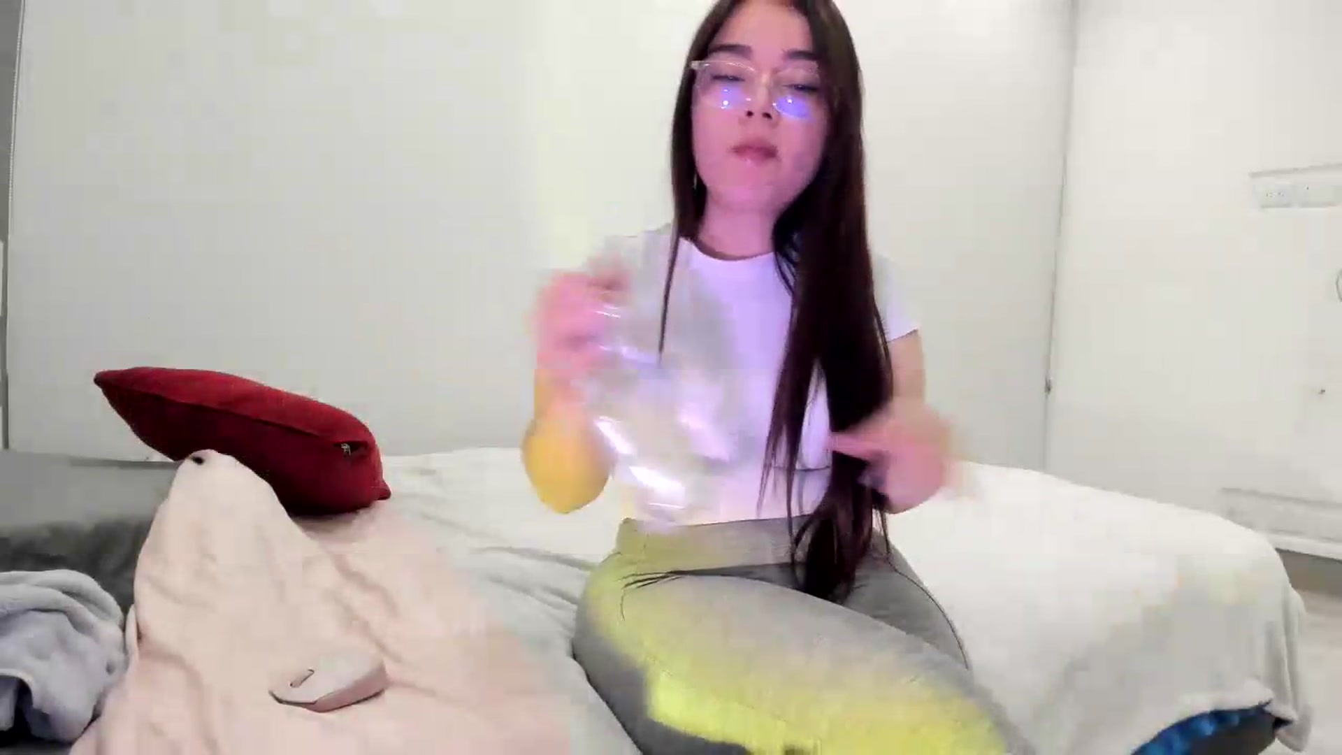 Gallery image thumbnail from Emoon's myfreecams stream on, 09/05/2026, 10:00 image 14 of 20